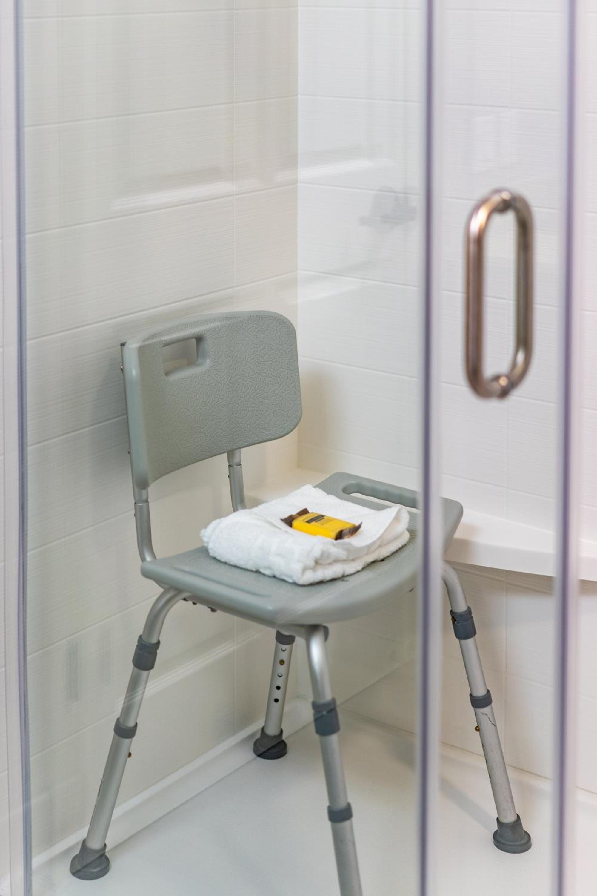 King Room with Walk-In Shower - Mobility Access - Photo 8
