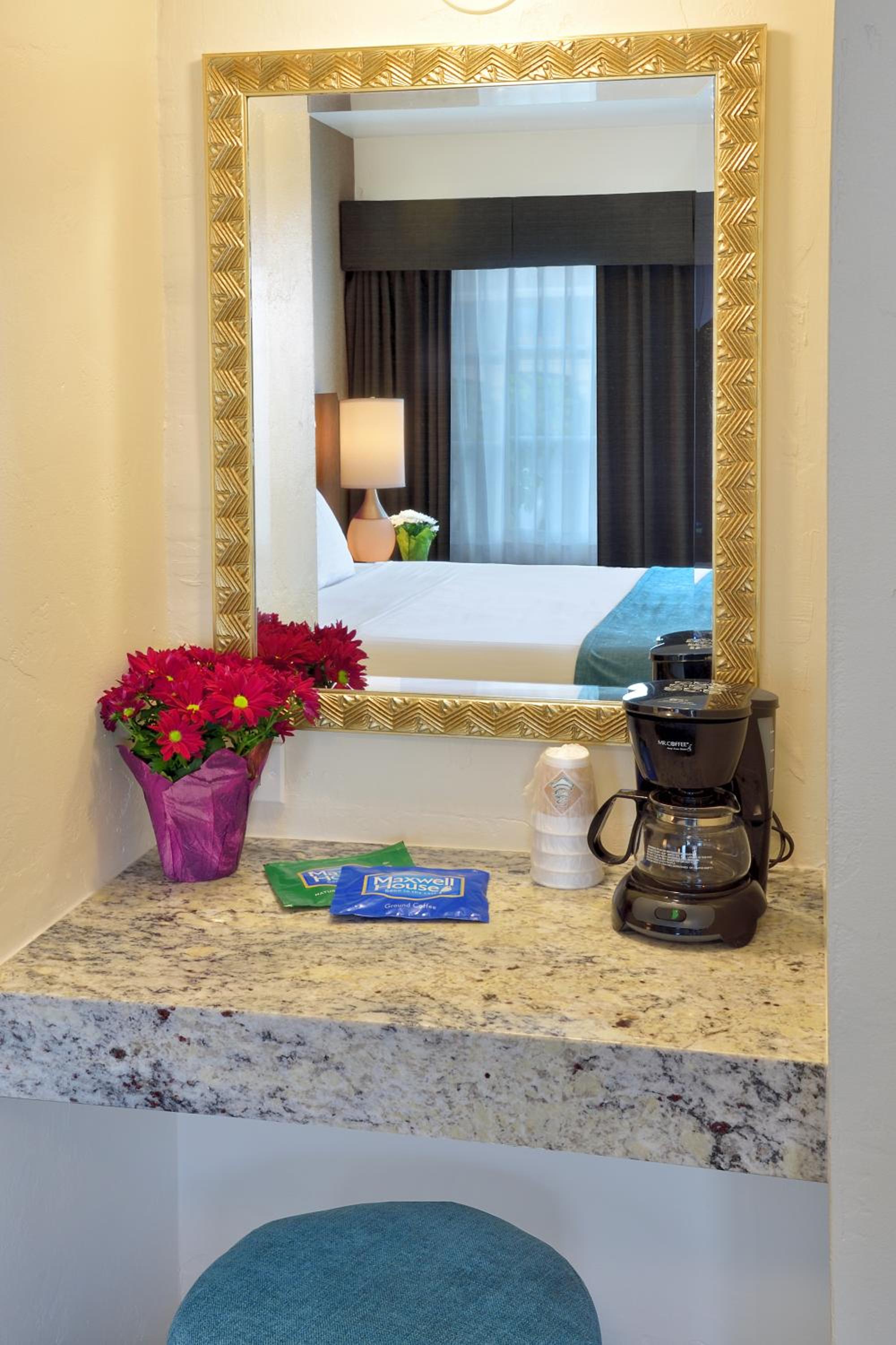 Petite King Room - Photo 4