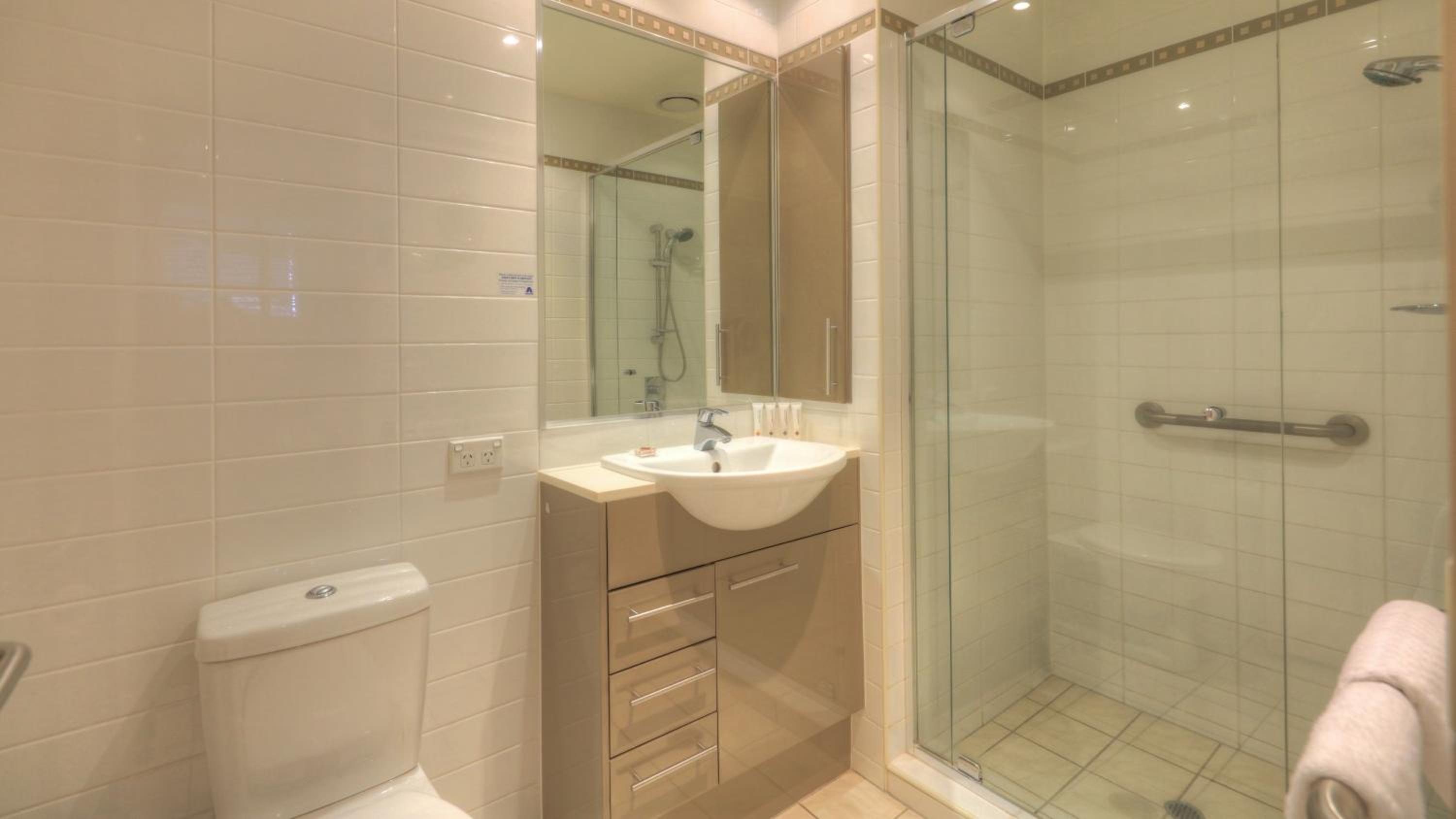 Two Bedroom Deluxe Apartment with Water Views  photo 3