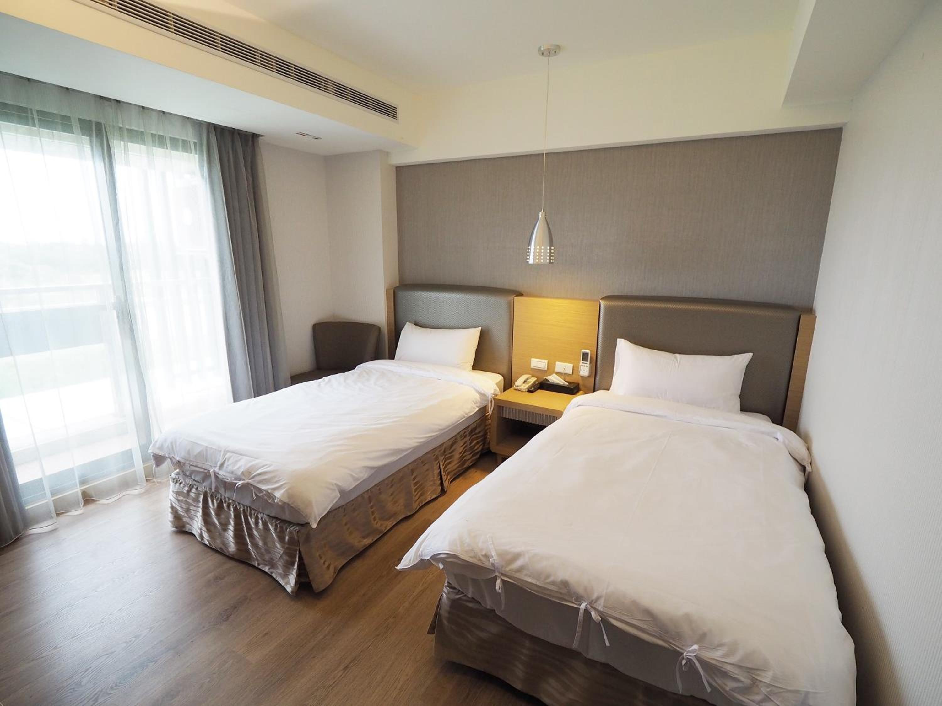 Standard Twin Room - Photo 1