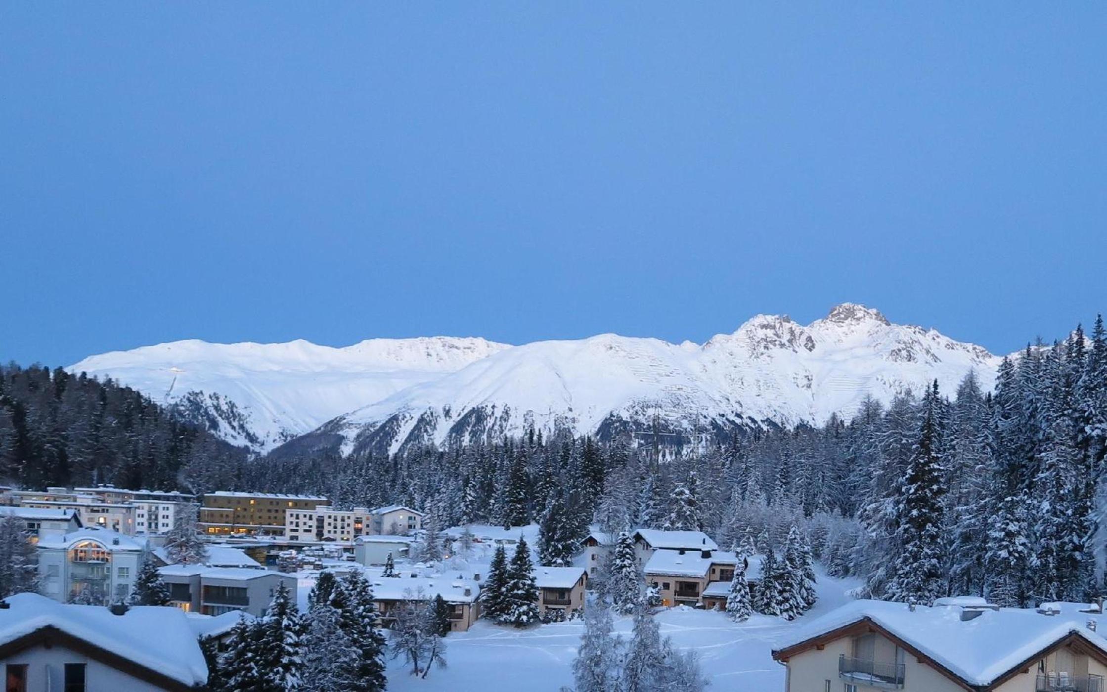 Apartment with Mountain View photo 2