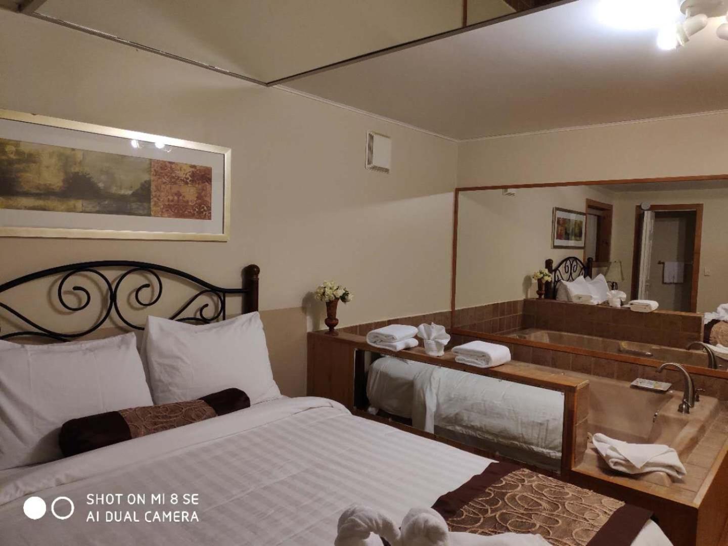Queen Room with Spa Bath photo 2