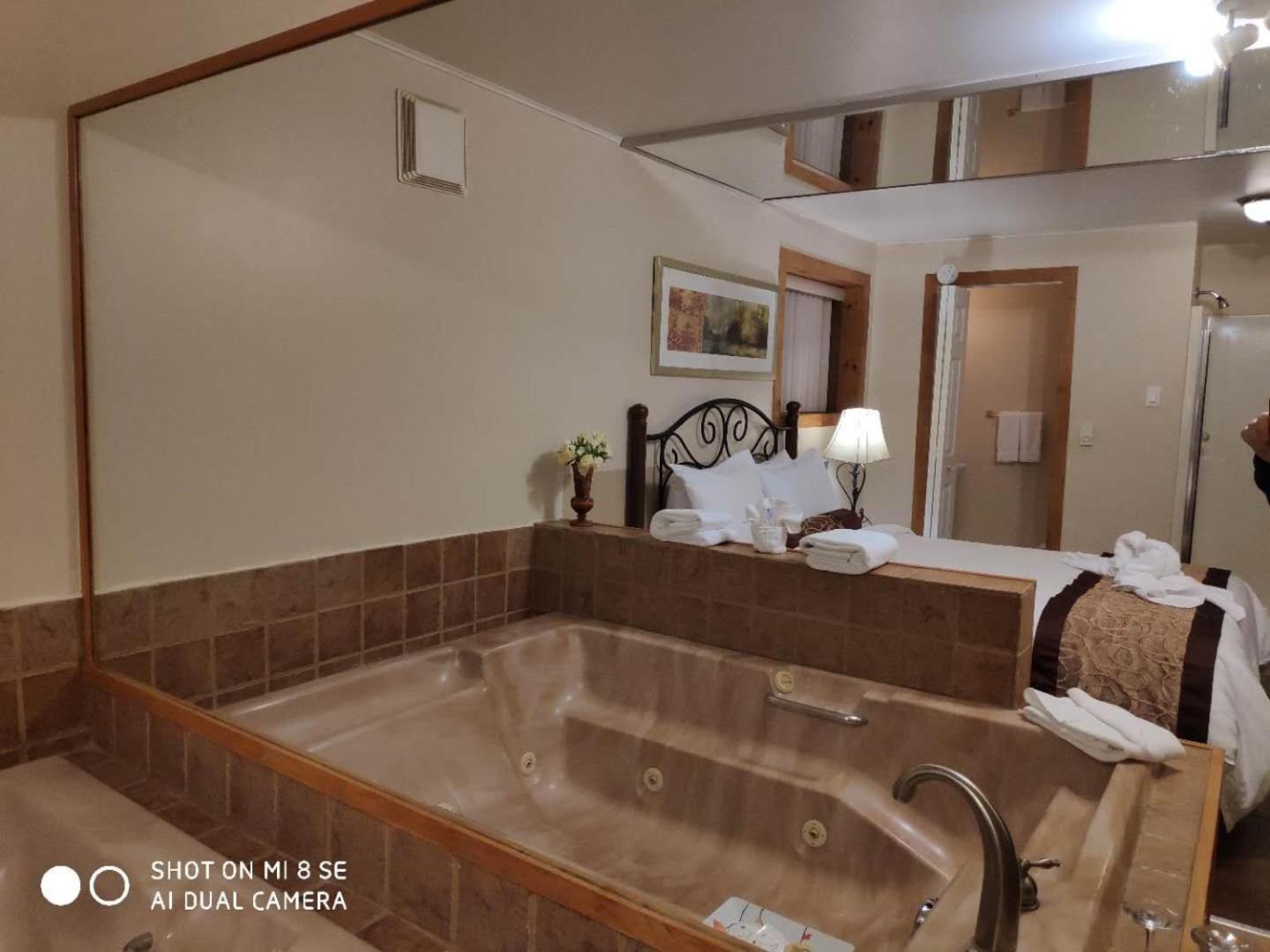 Queen Room with Spa Bath photo 3