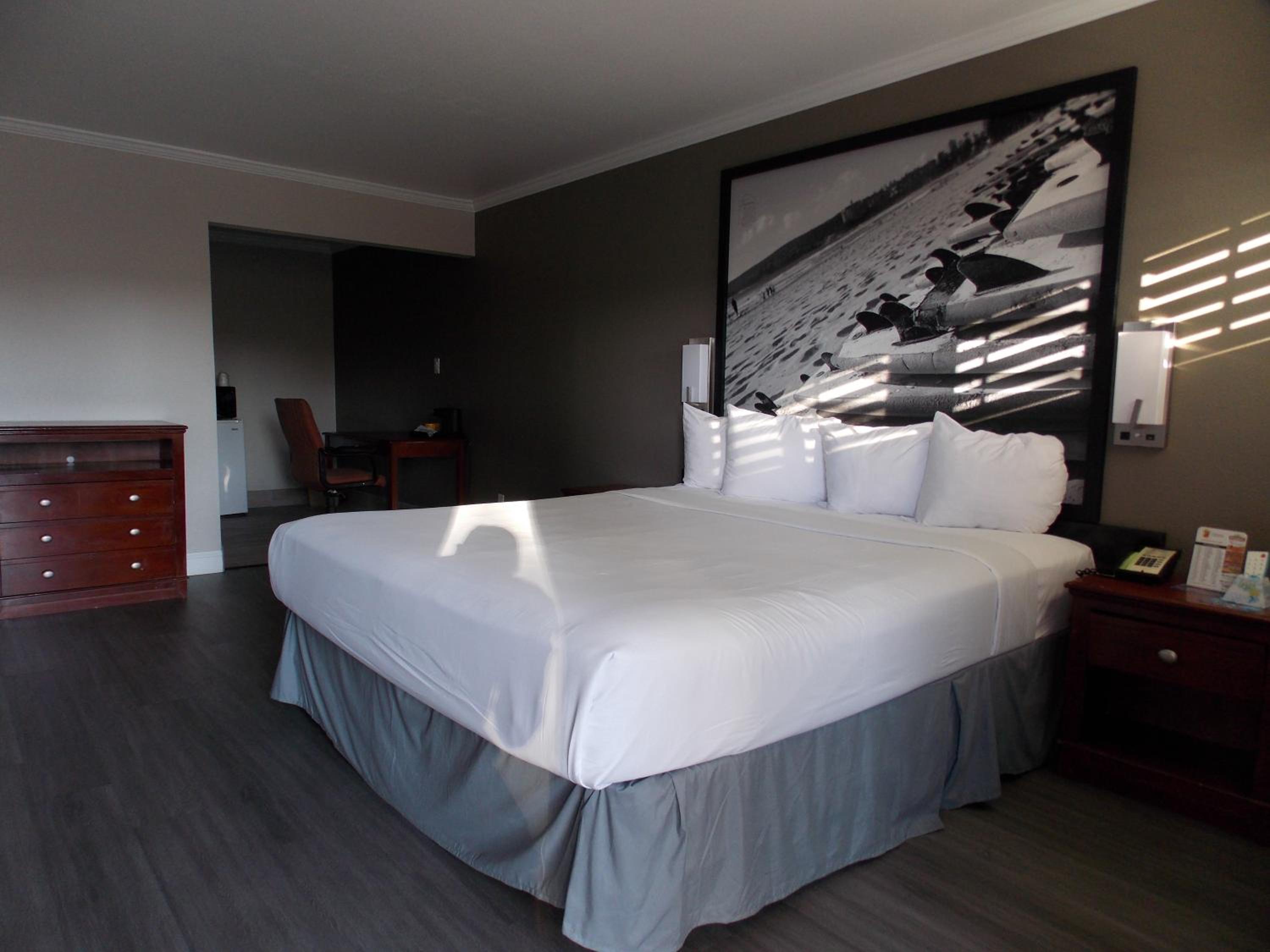 King Room with Mobility/Hearing Impaired Access - Non-Smoking - Photo 4
