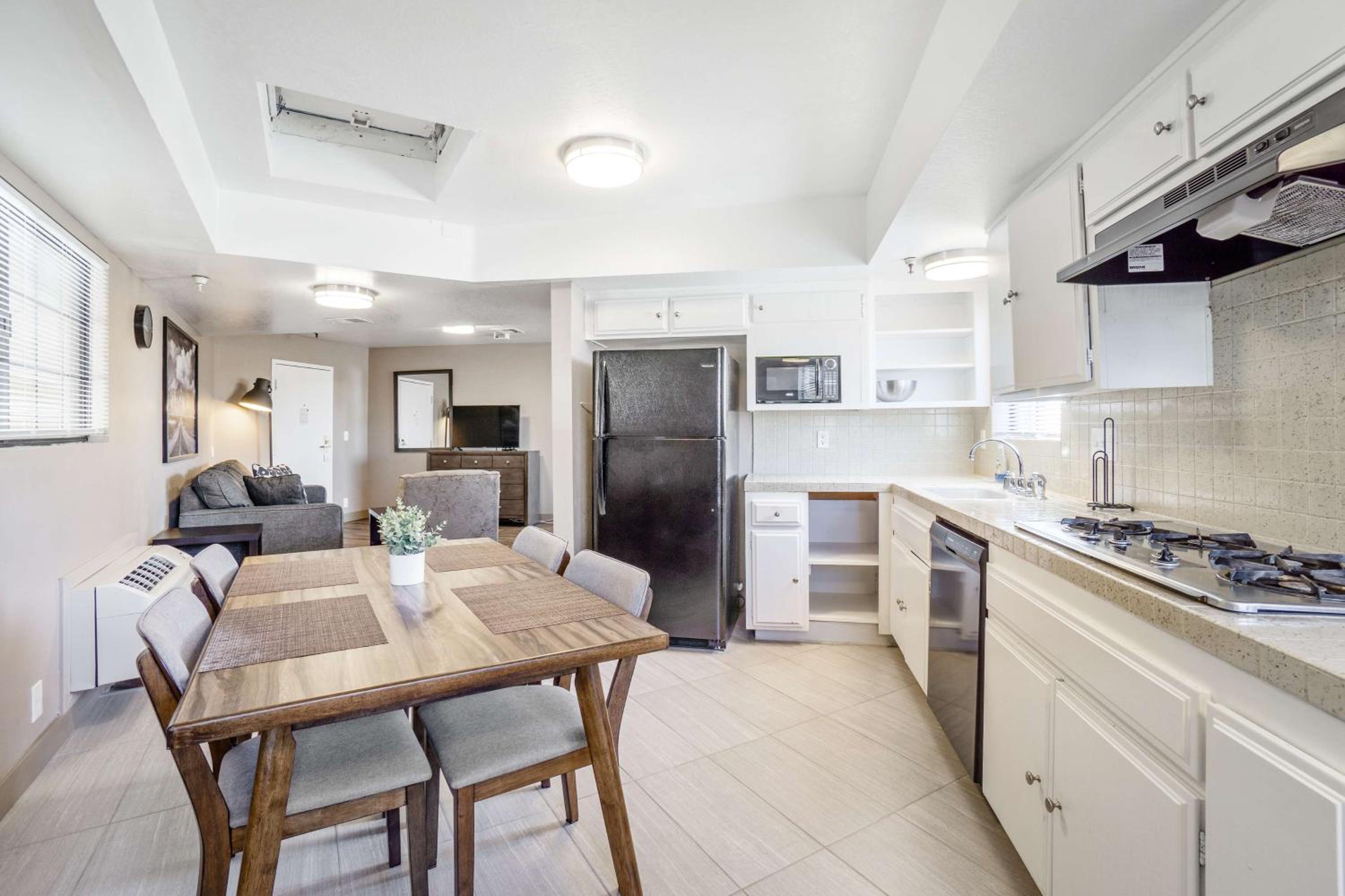 Queen Suite with Kitchen