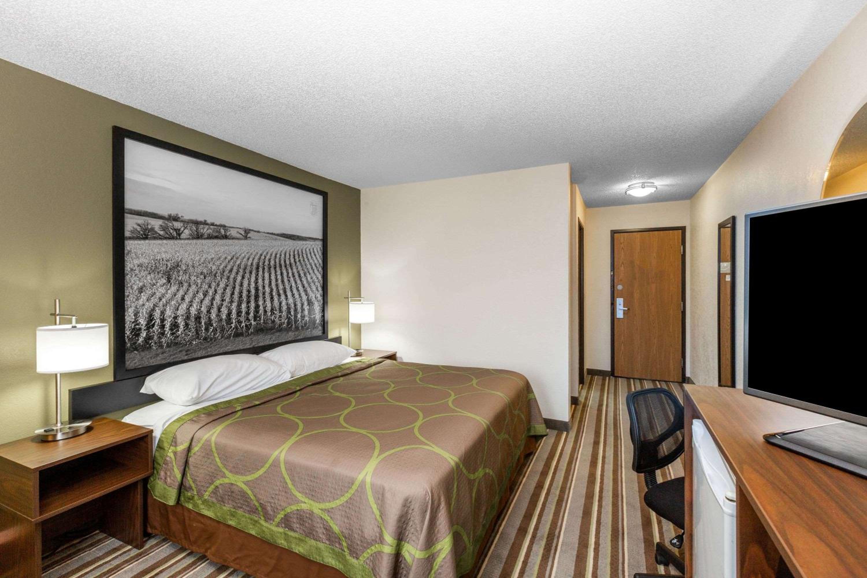 King Room - Non-Smoking - Photo 1