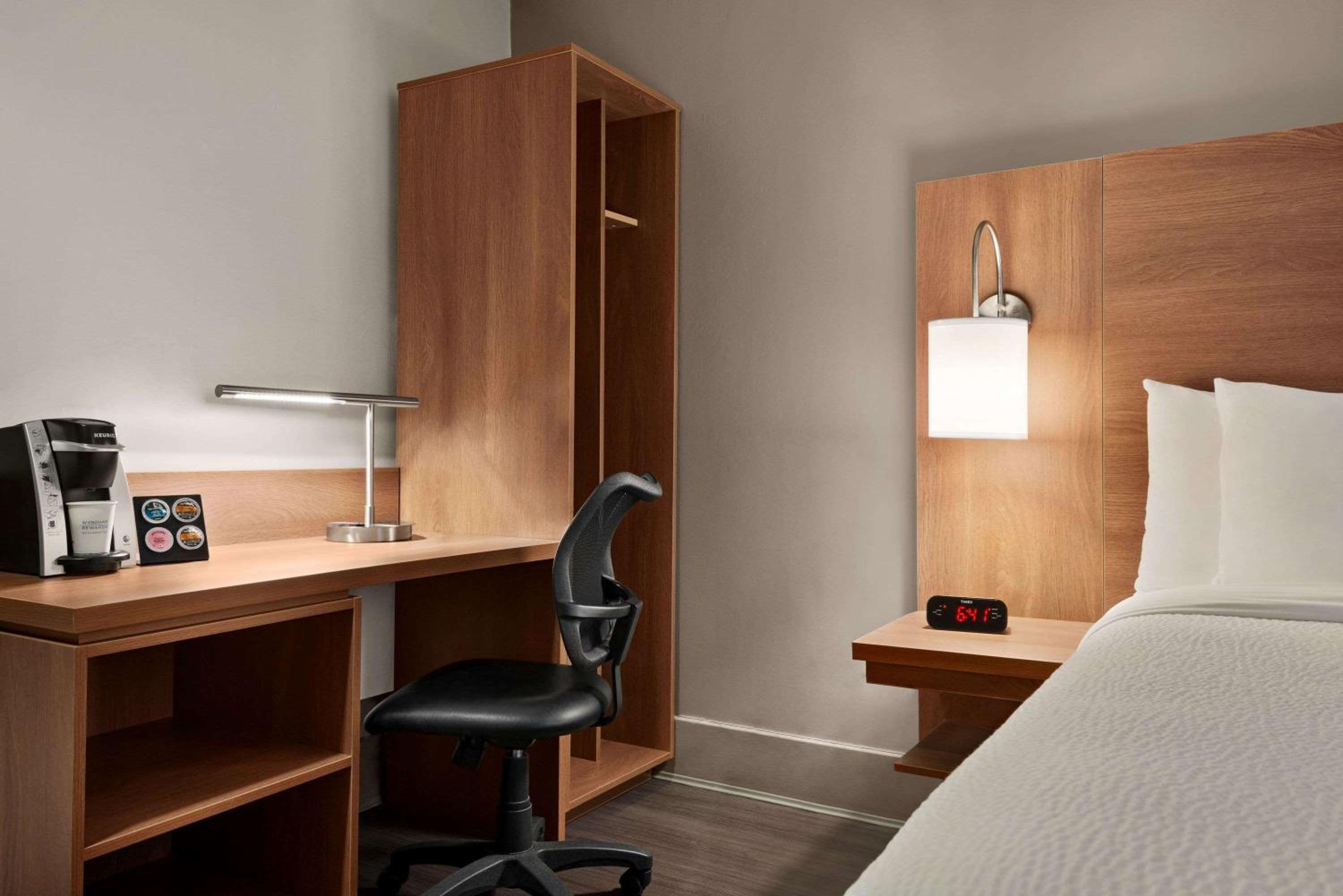 Double Room - Non-Smoking  - Photo 2