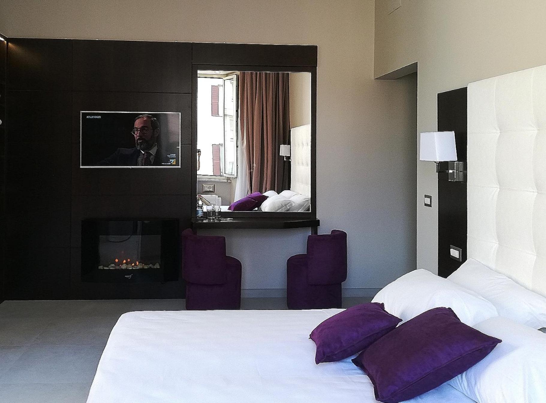 Double Room with Spa Bath photo 3
