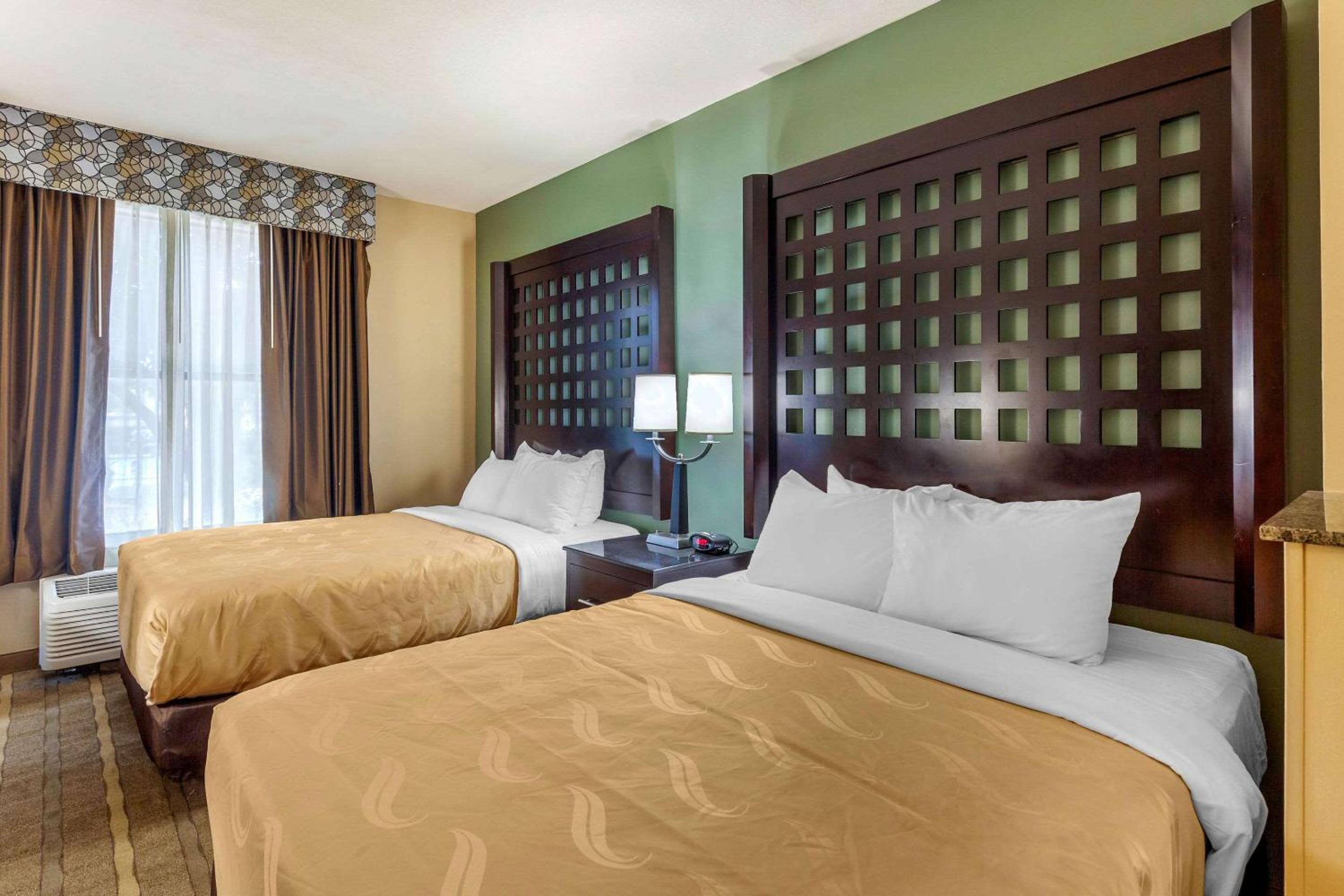 Queen Suite with Two Queen Beds - Non-Smoking - Photo 2