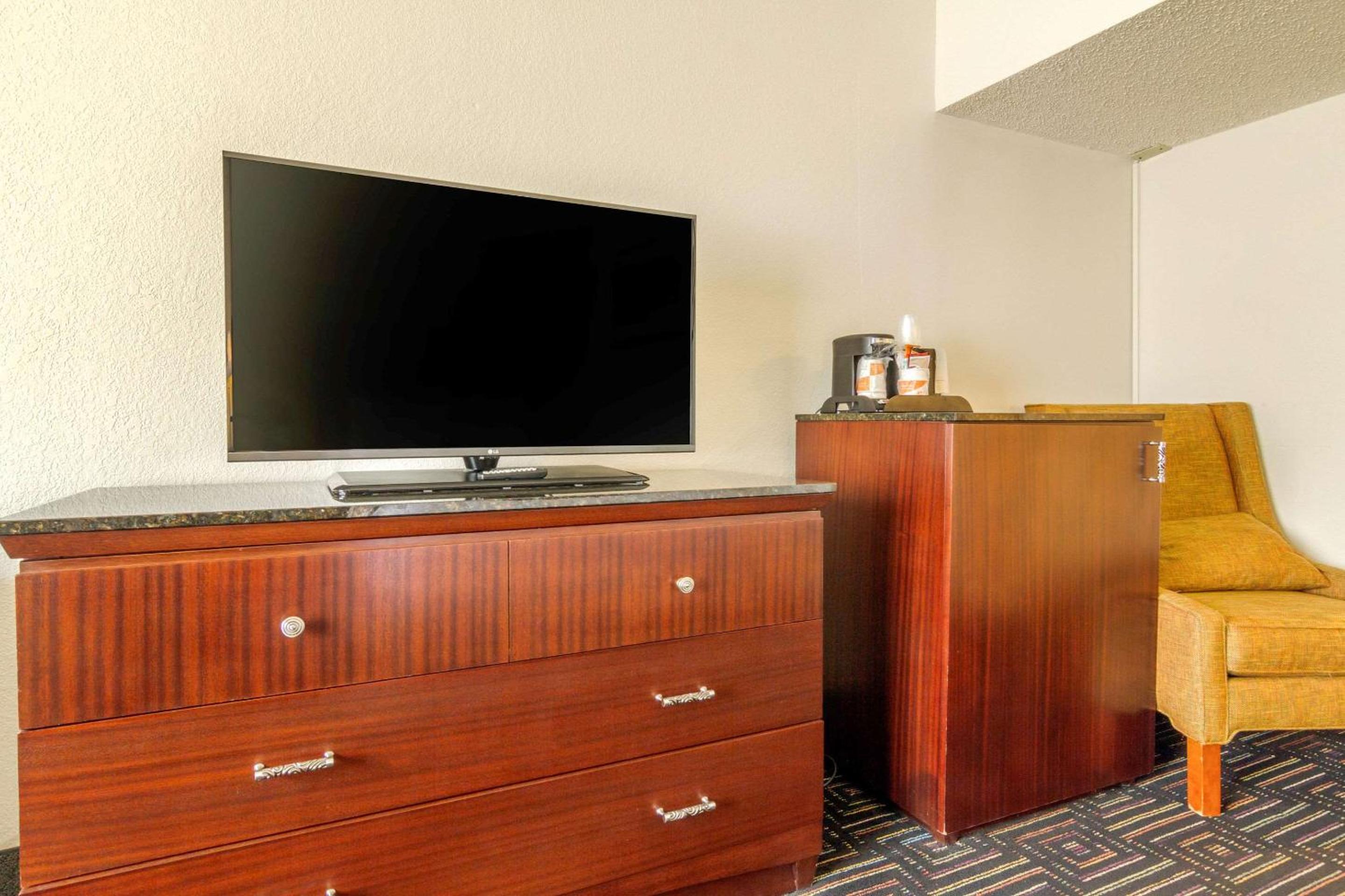 Double Room with Two Double Beds - Non-Smoking - Photo 1