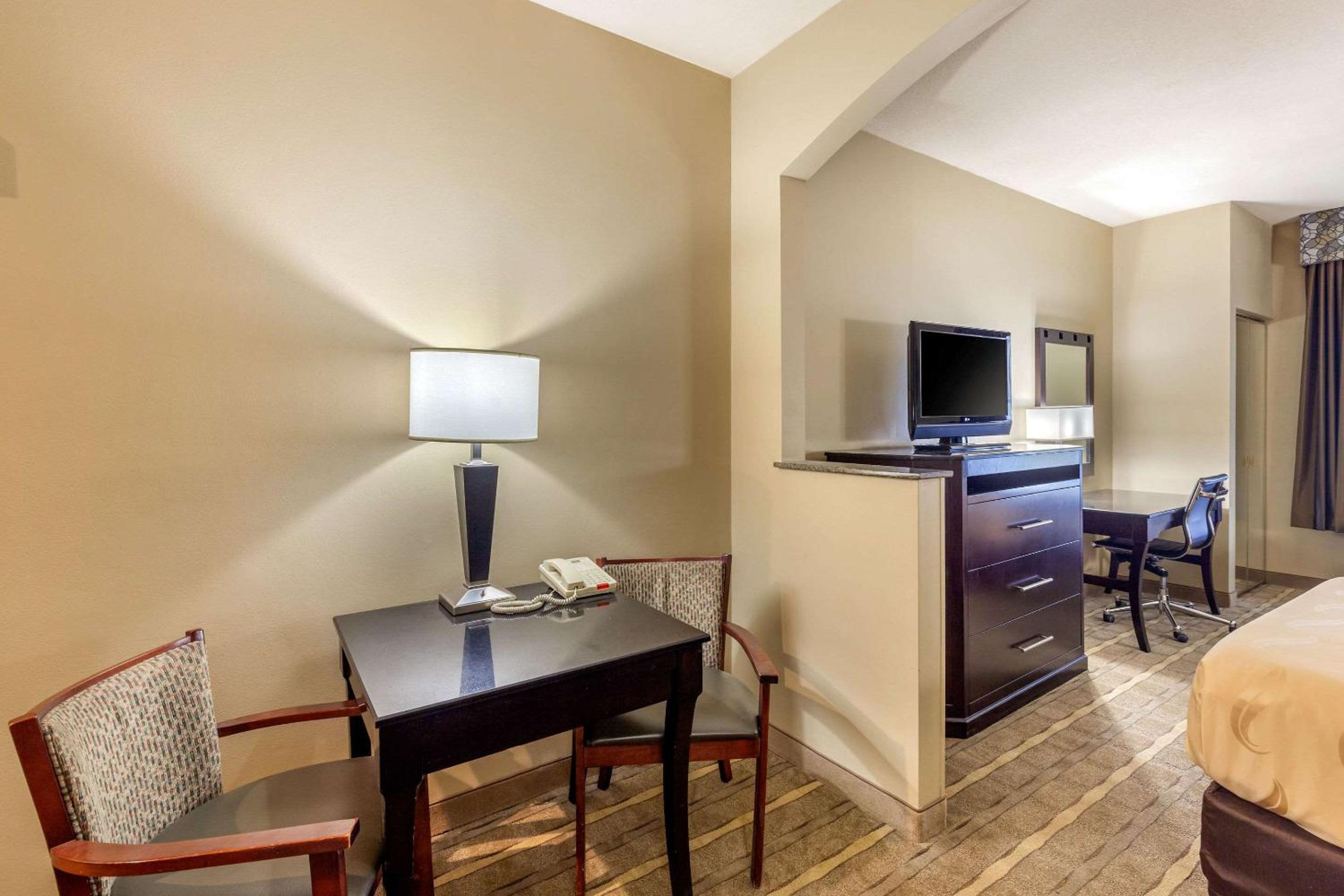 King Suite with Sofa Bed - Non-Smoking - Photo 1
