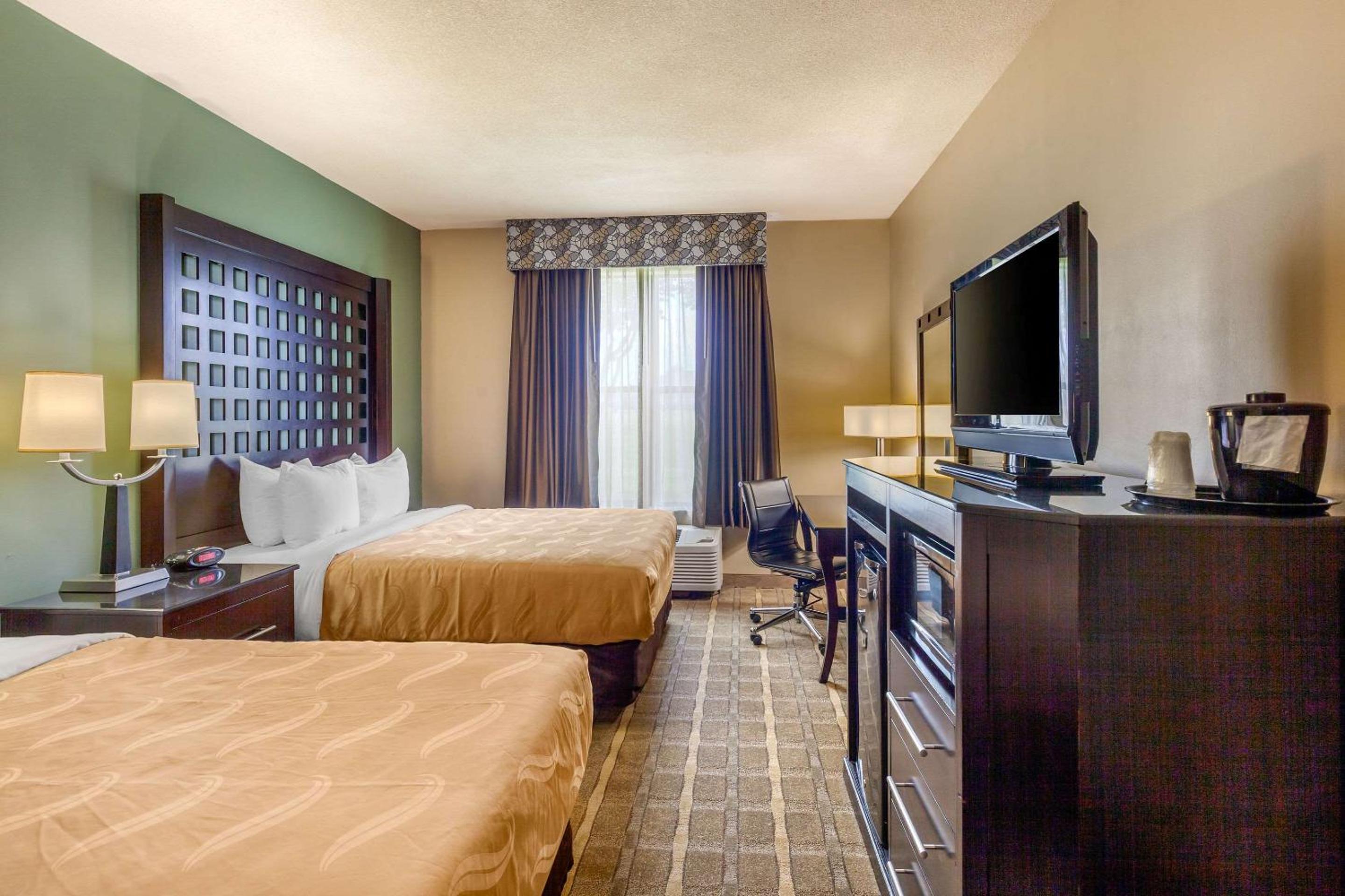 Queen Room with Two Queen Beds - Non-Smoking - Photo 1