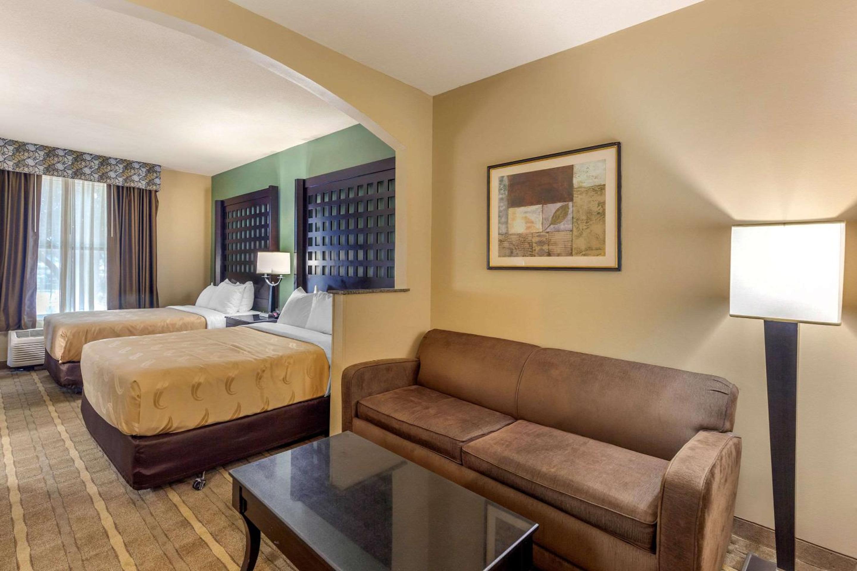 Queen Suite with Two Queen Beds - Non-Smoking - Photo 1