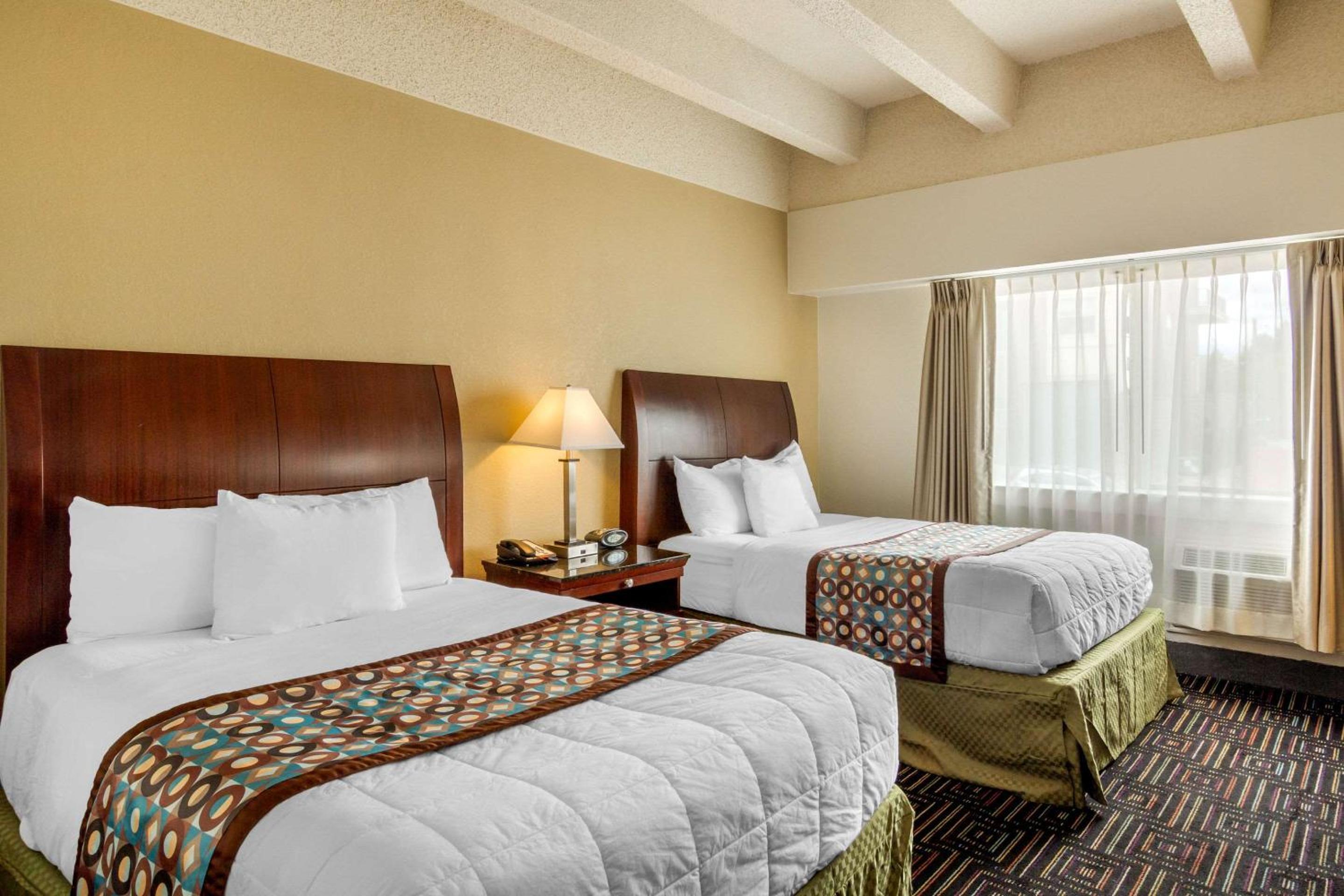 Double Room with Two Double Beds - Non-Smoking - Photo 2