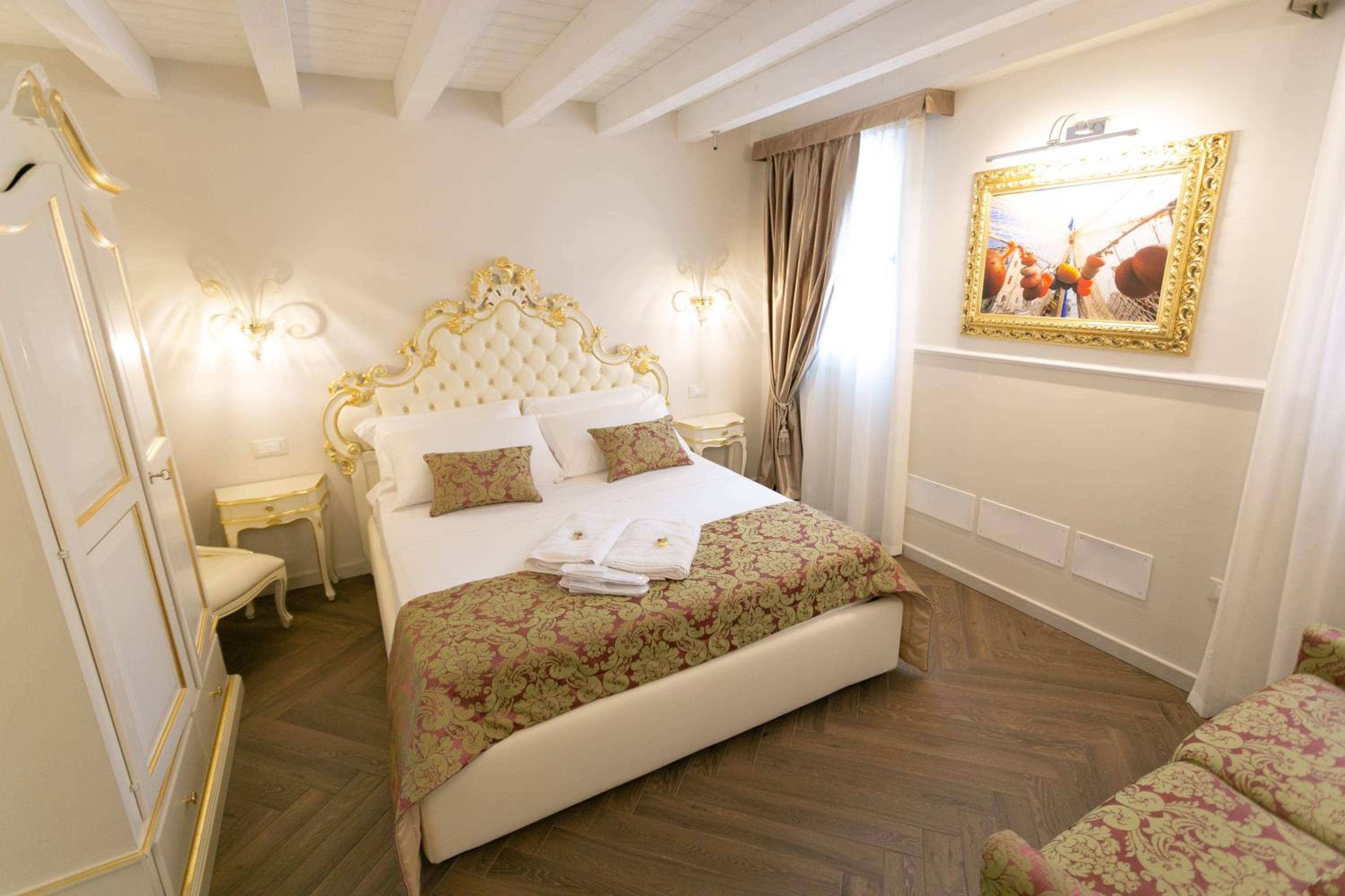 Deluxe Suite photo 2