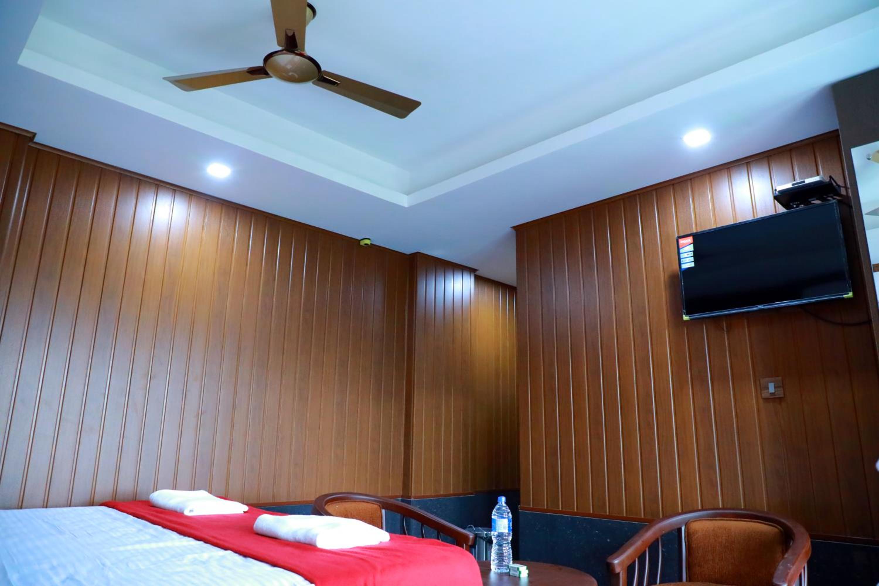 6-Bed Mixed Dormitory Room photo 3
