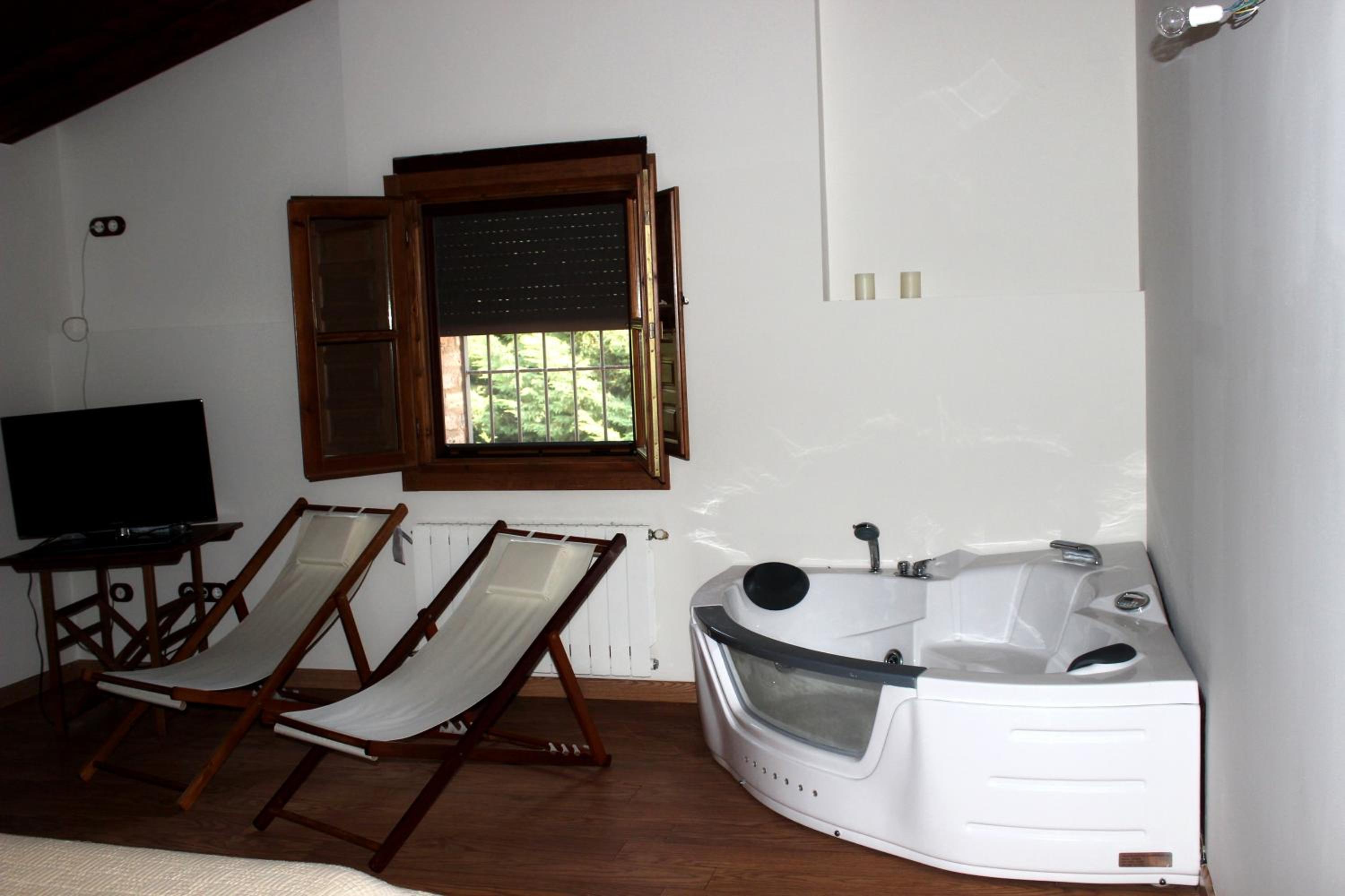 Four-Bedroom House photo 3