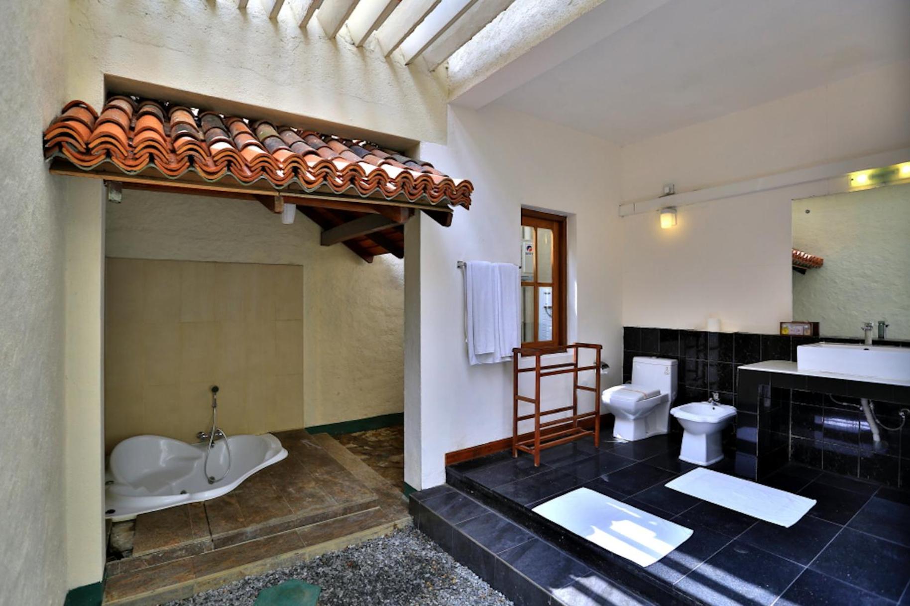 Villa - Photo 2