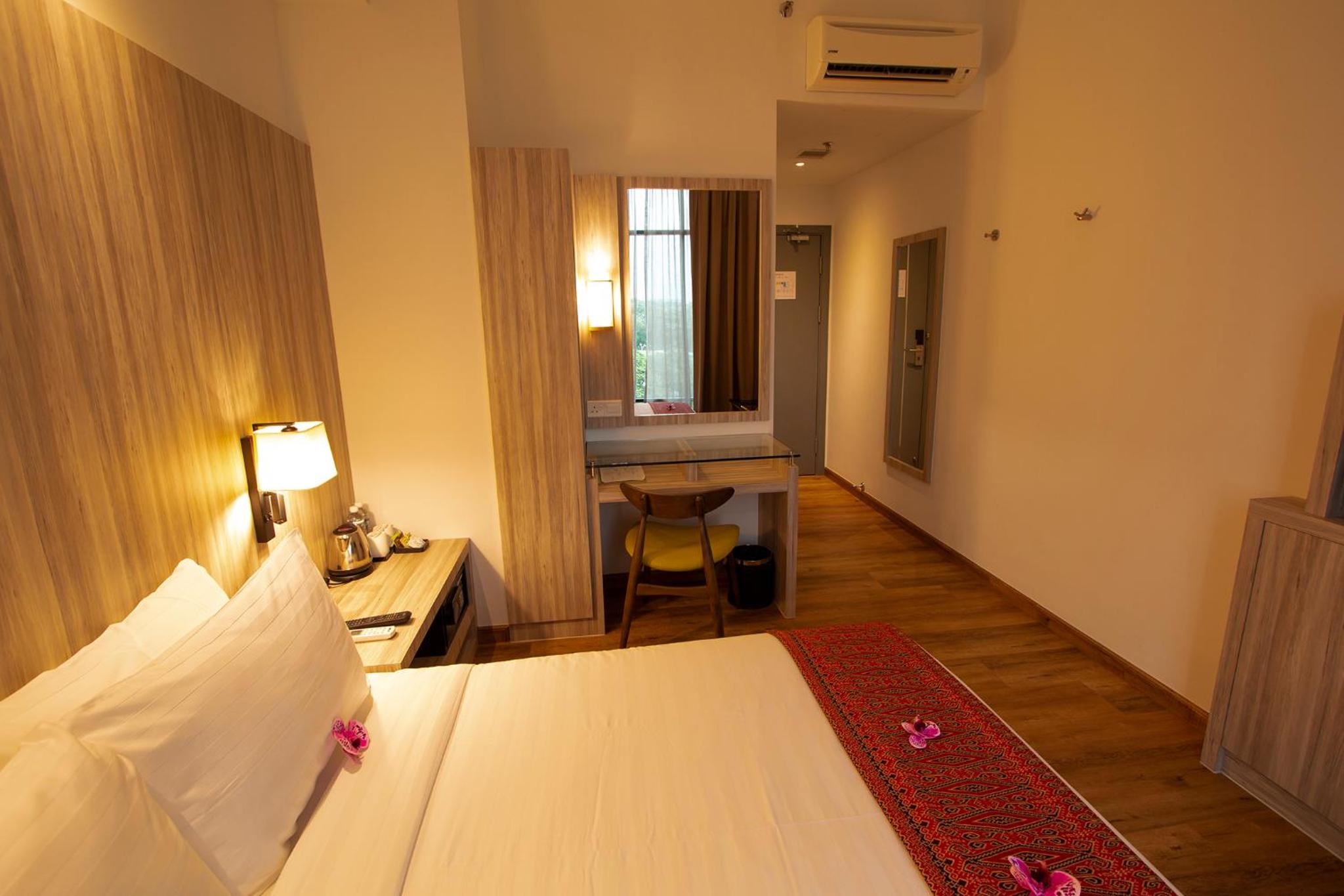 Queen Room photo 1