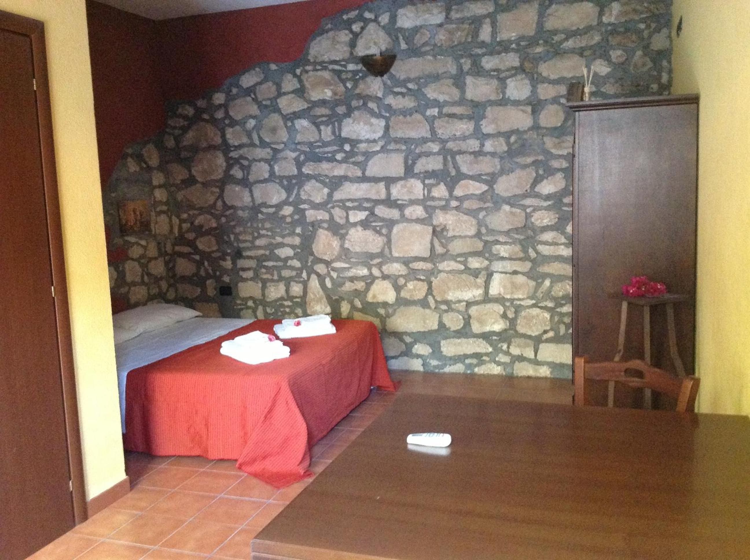 Double or Twin Room - Photo 6