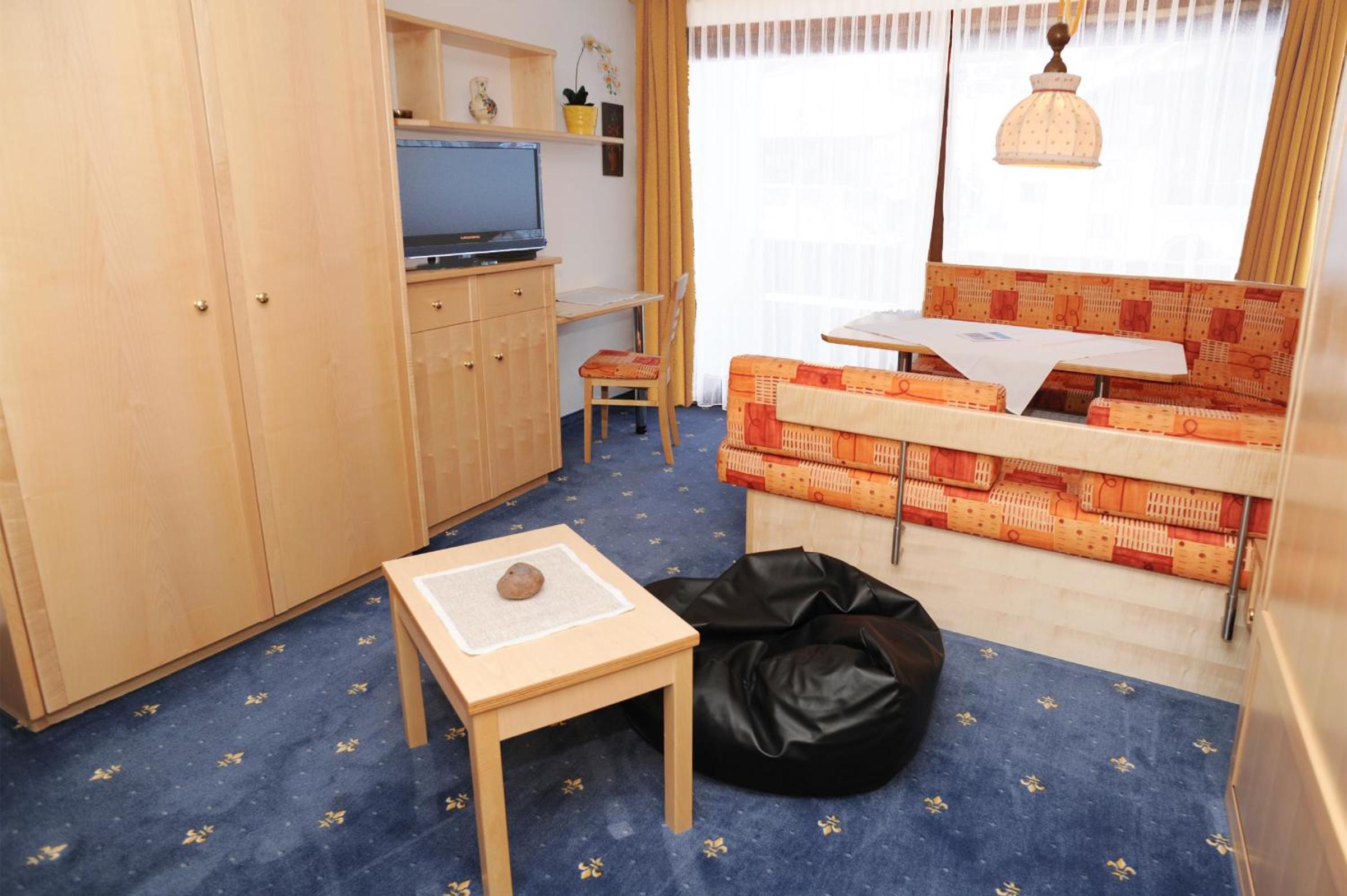 Two-Bedroom Apartment with Balcony photo 3
