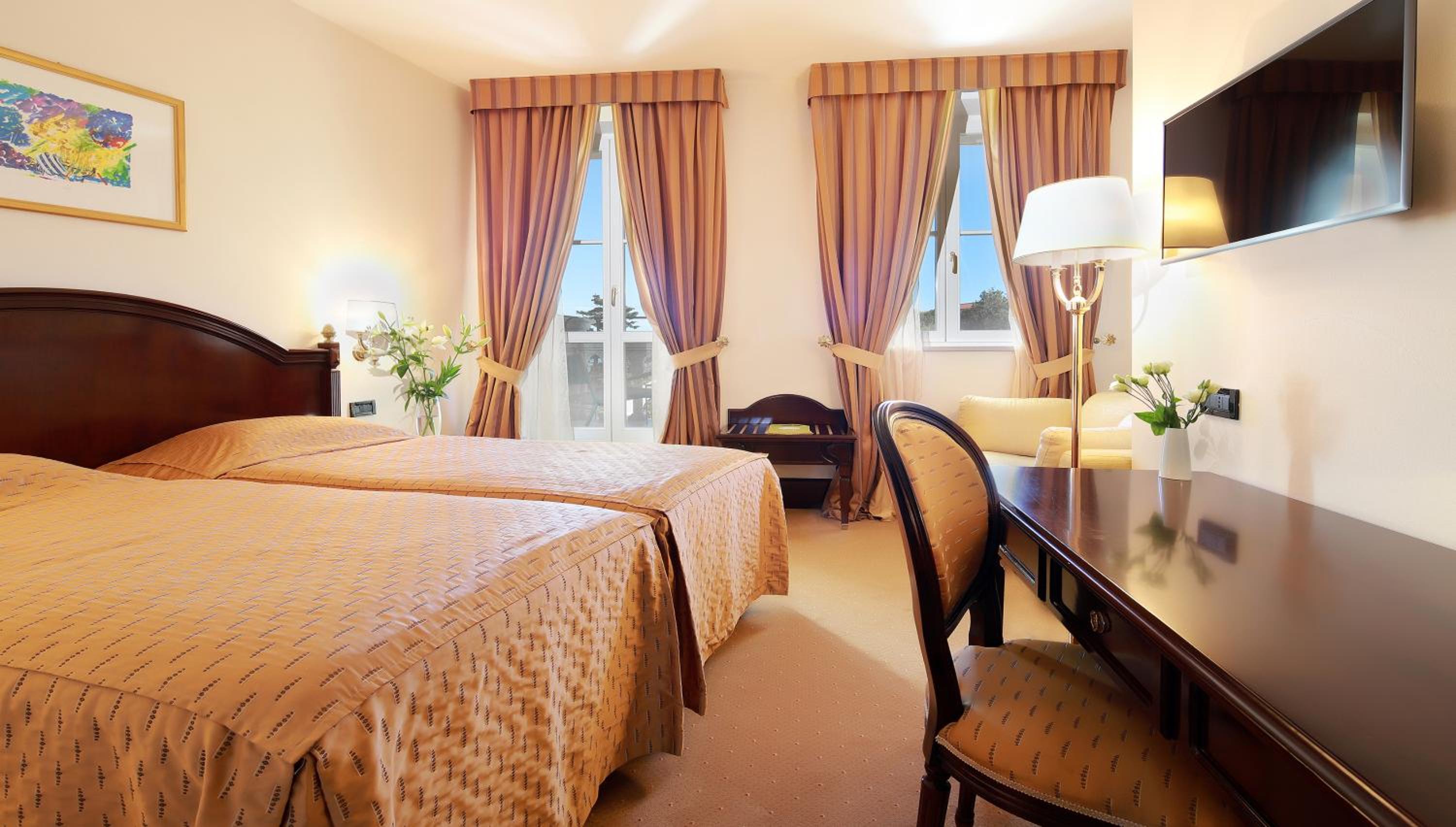 Standard Double or Twin Room - Photo 12