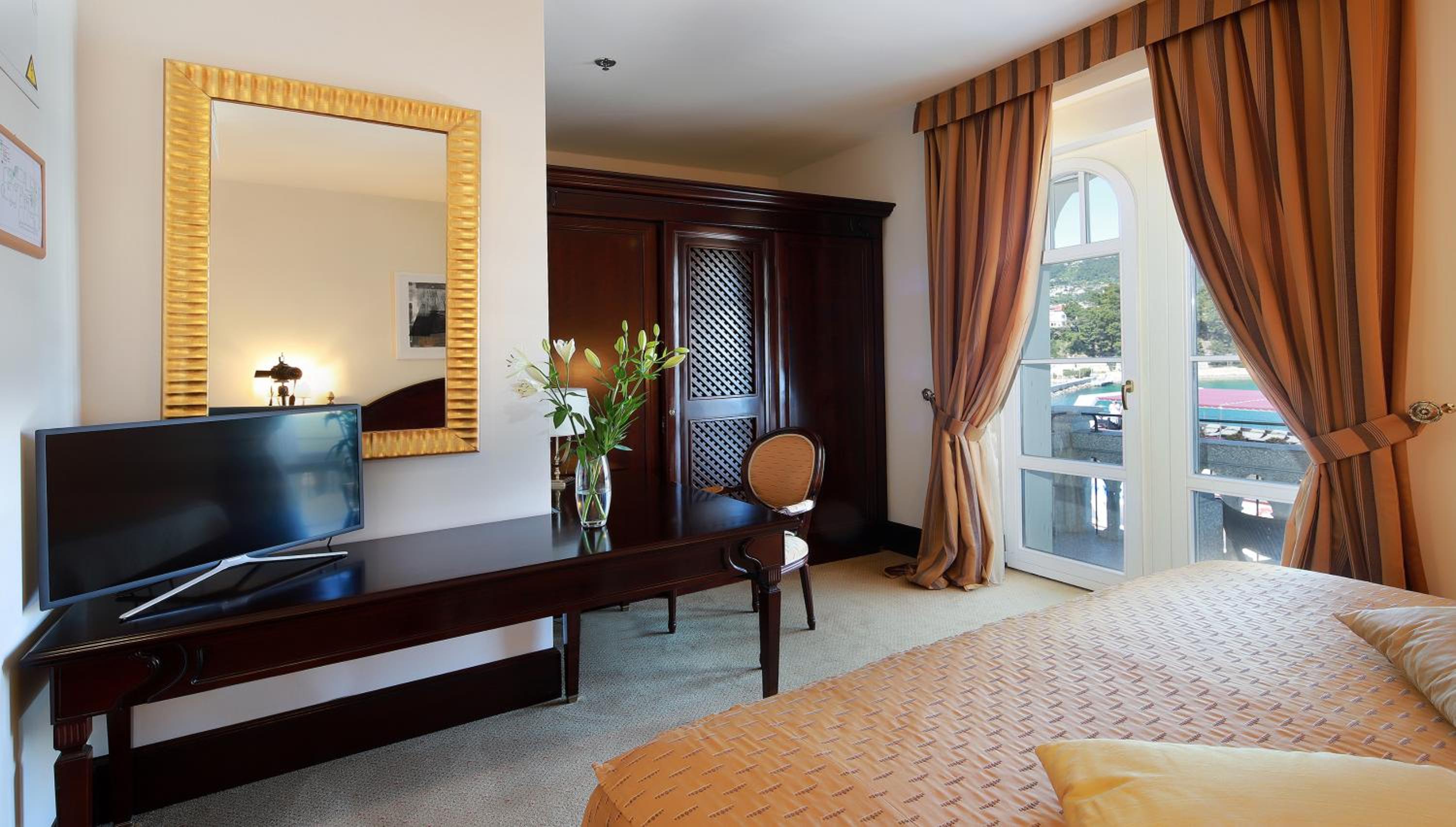 Superior Double Room with Sea View and Balcony - Photo 8