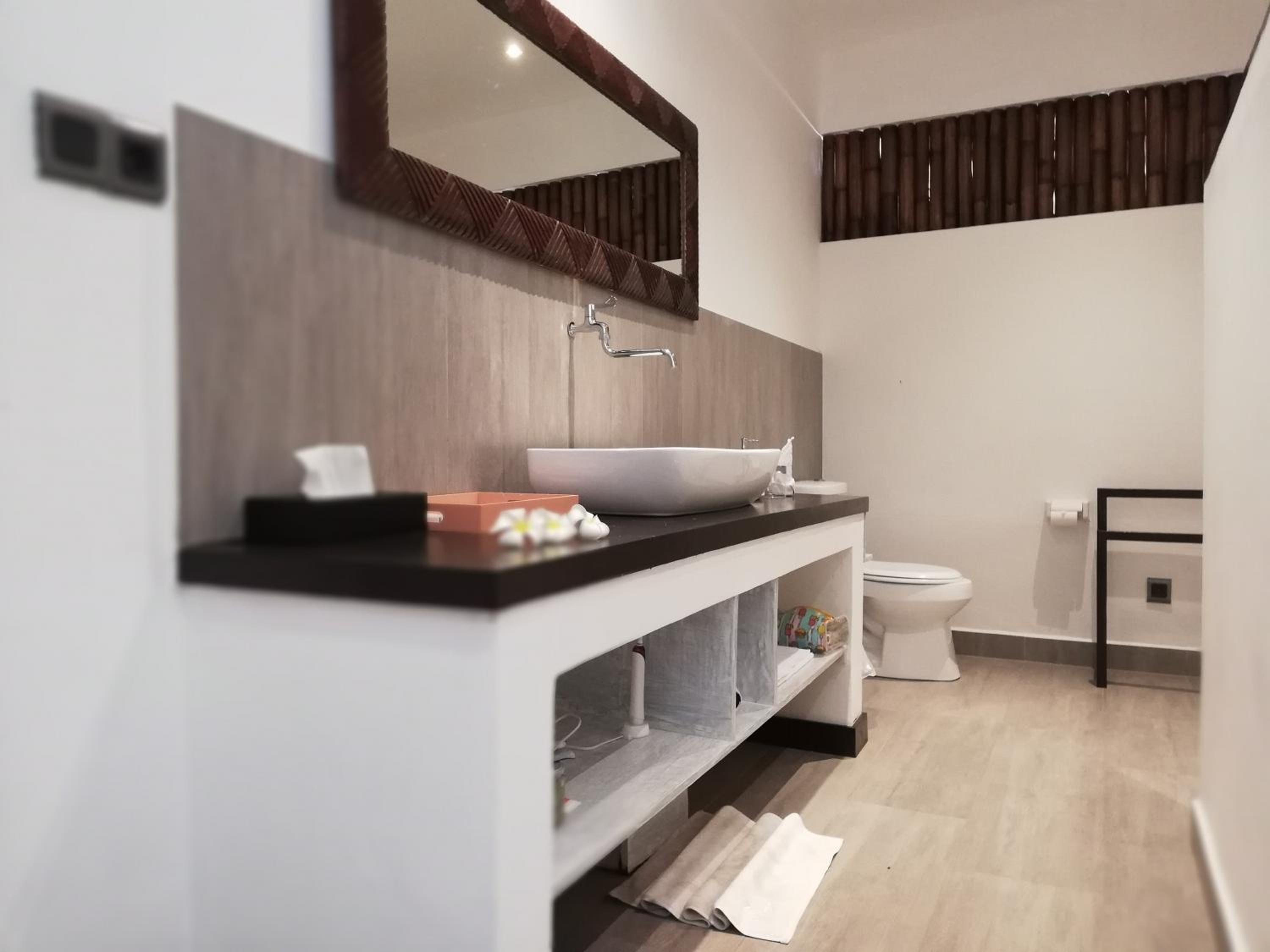 Queen Suite with Pool View photo 3