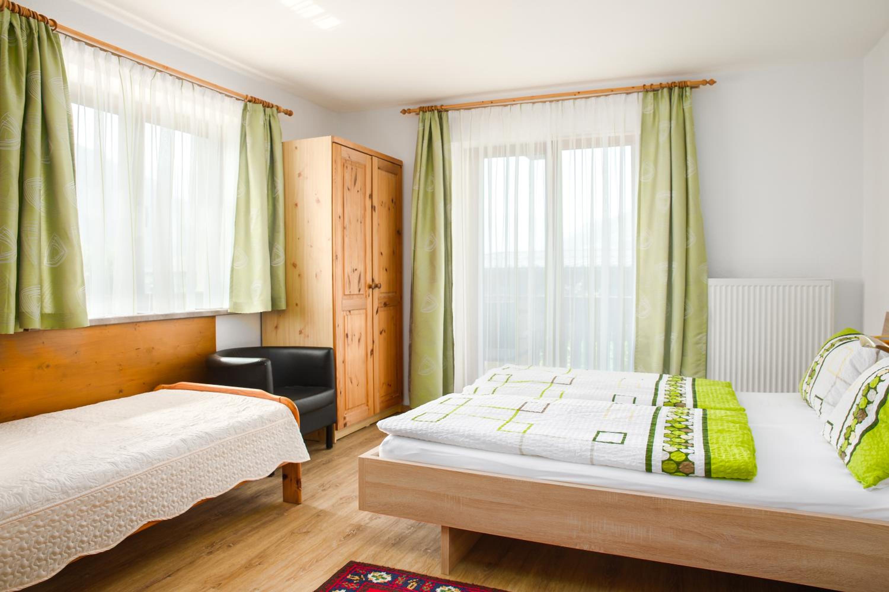 Two-Bedroom Apartment with Balcony photo 2