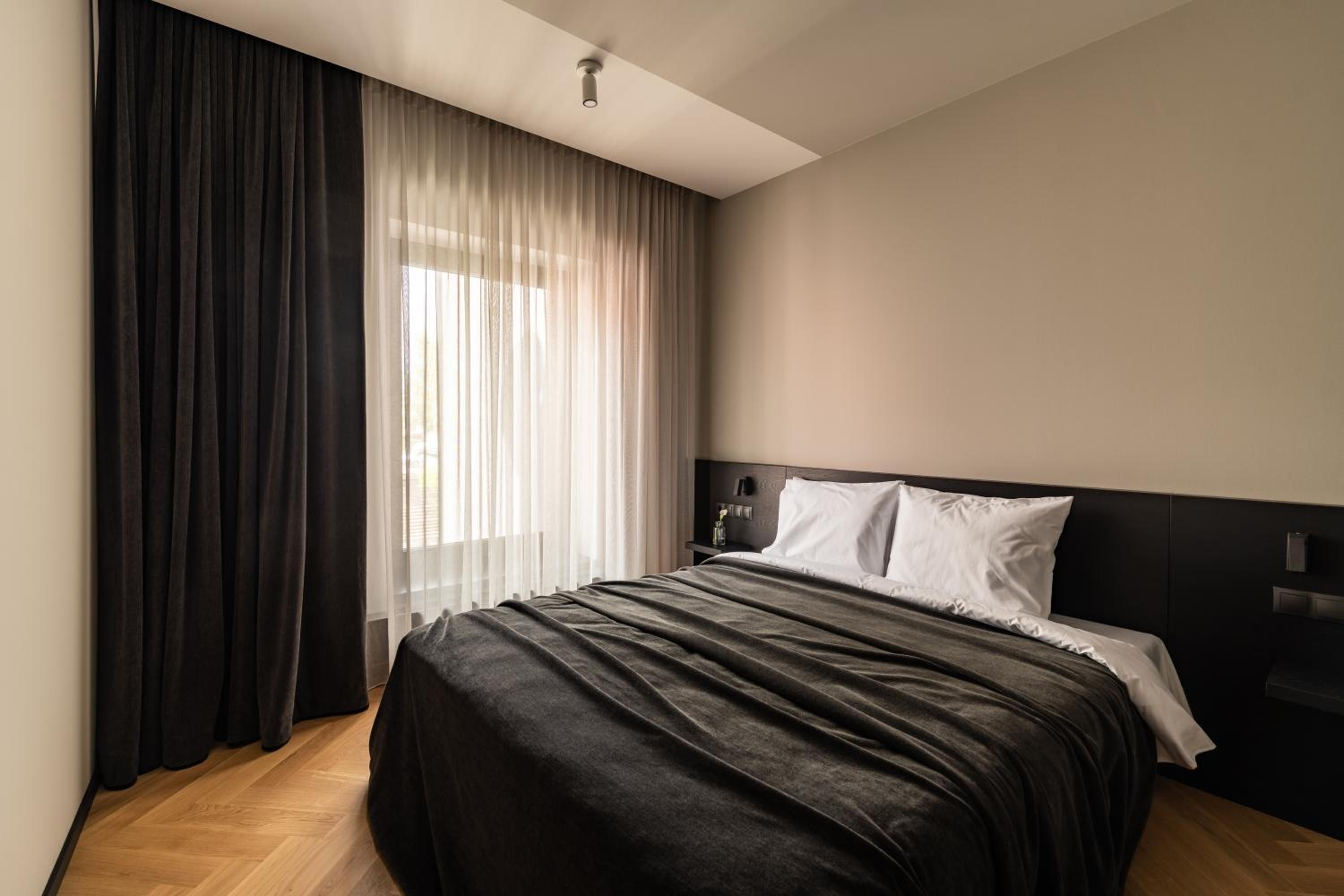 Standard Queen Room