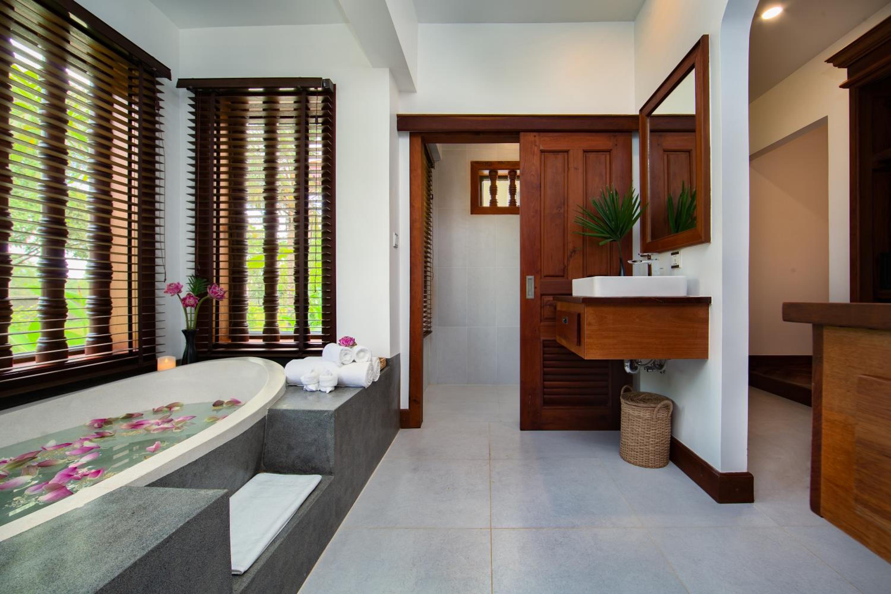 Suite with Pool Access - Photo 4