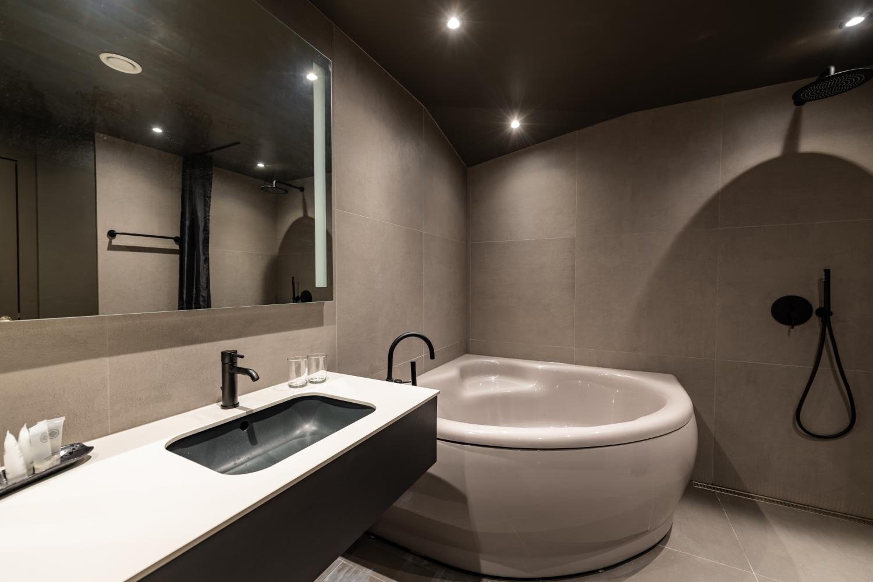 King Suite - Photo 5