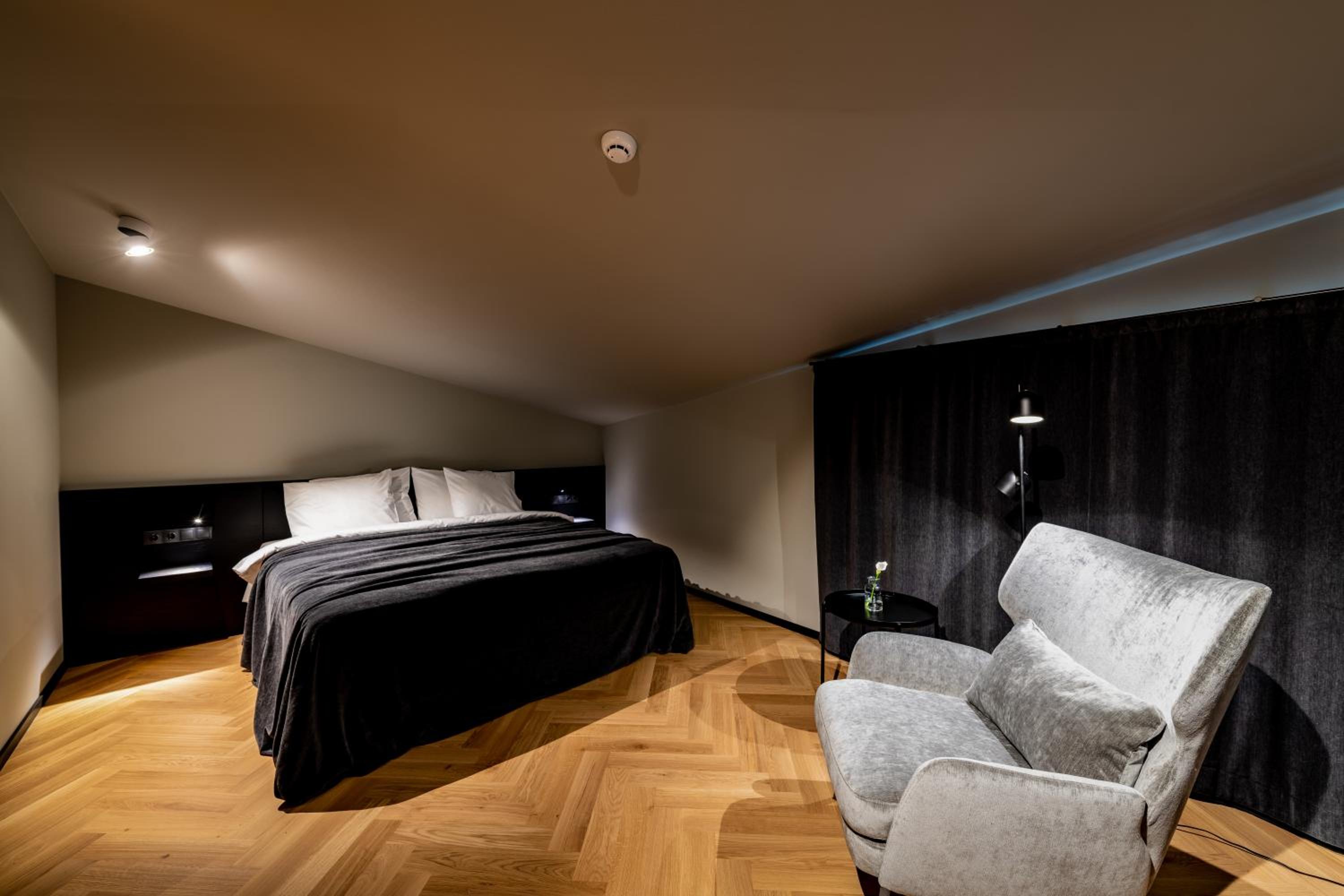King Suite - Photo 3