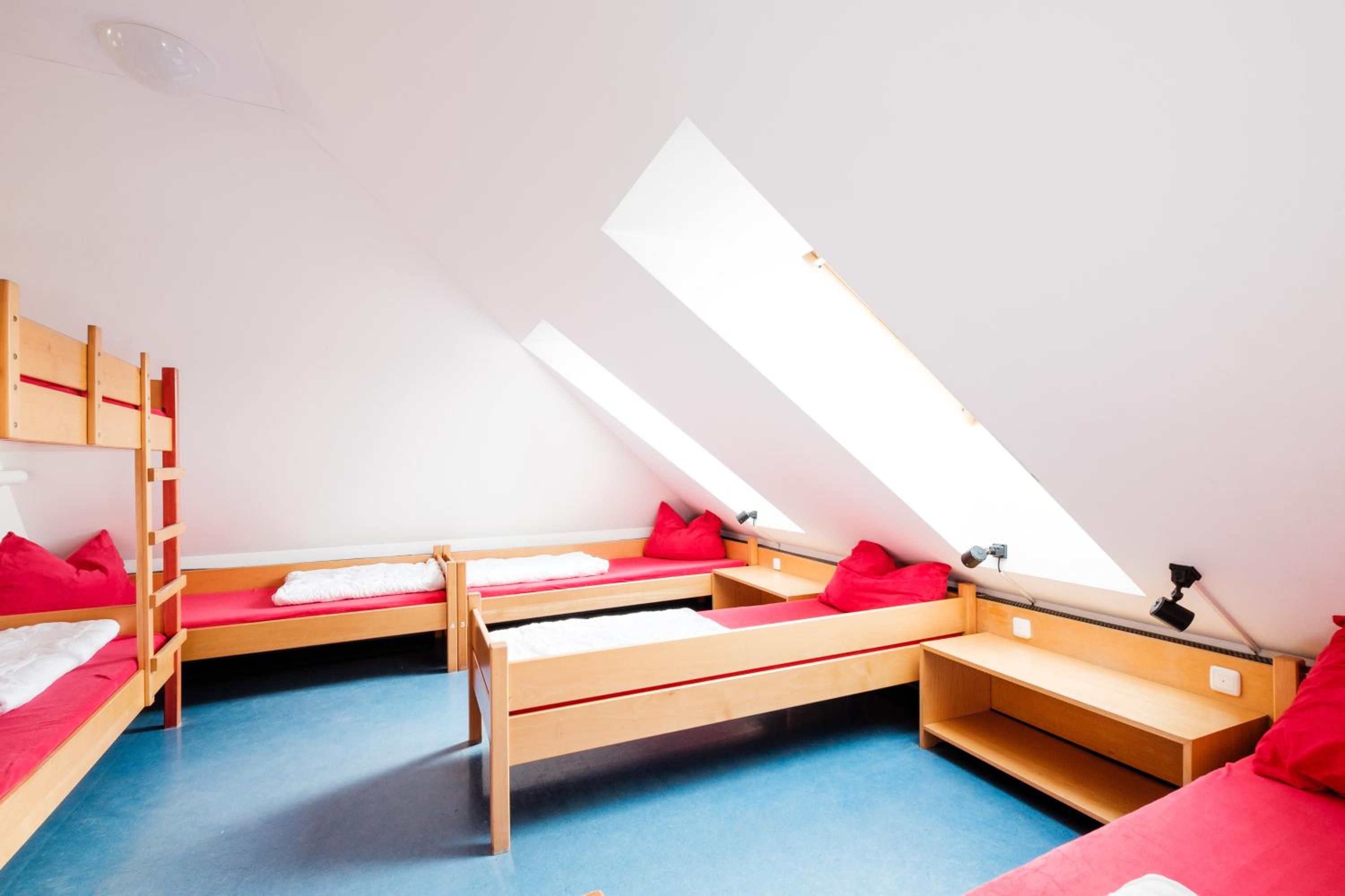 10-Bed Mixed Dormitory Room photo 3