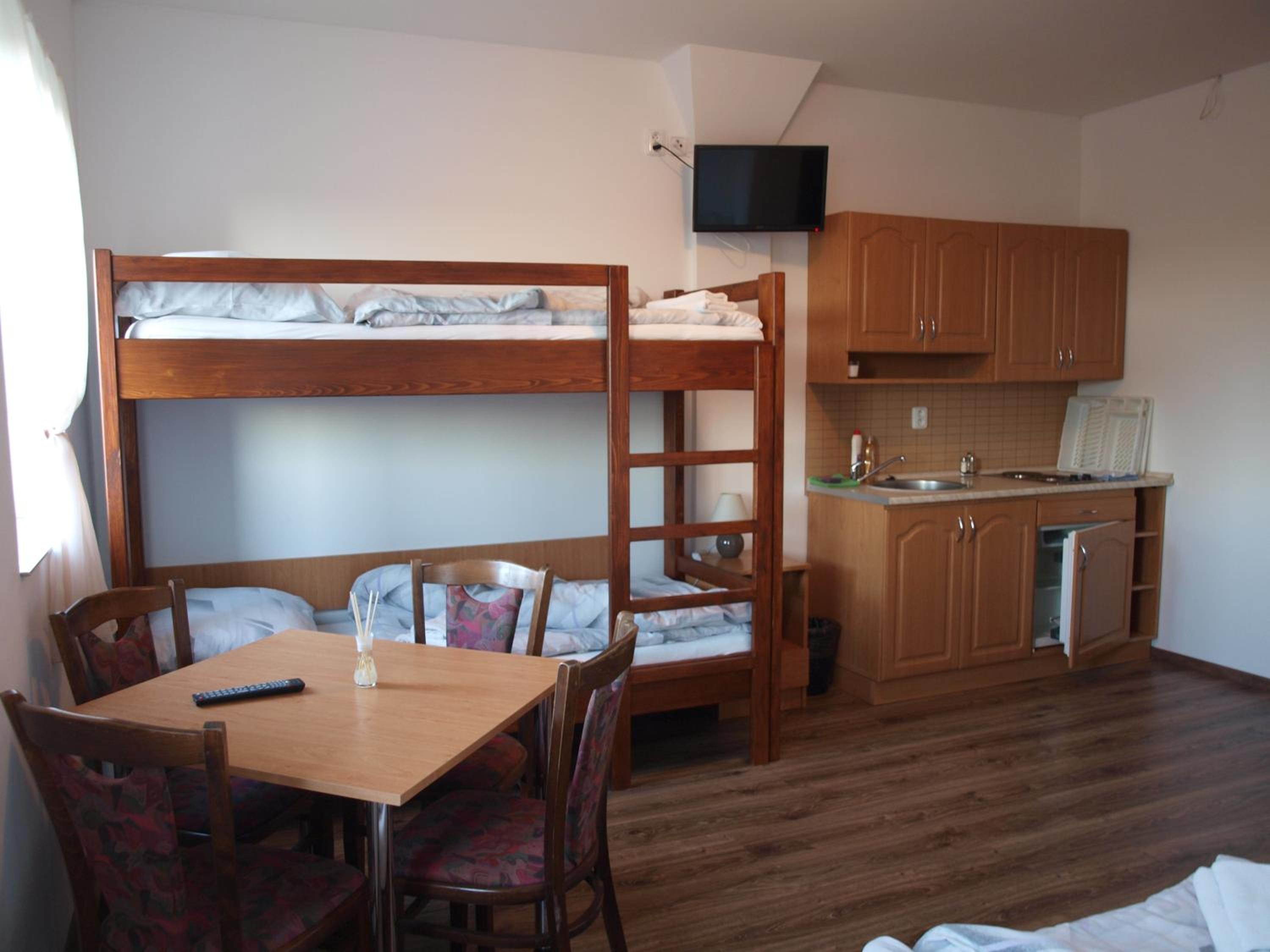 Quadruple Room with Private Bathroom photo 2