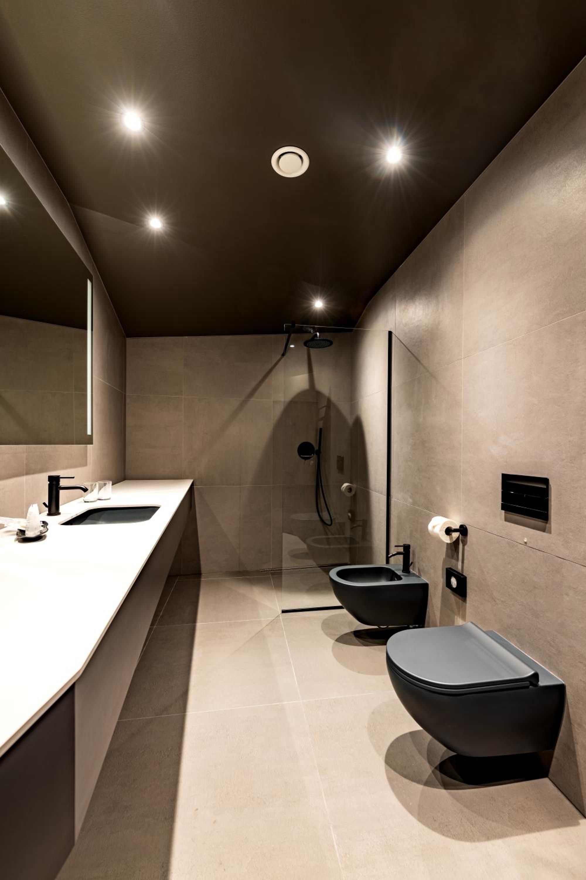 Superior King Room - Photo 12
