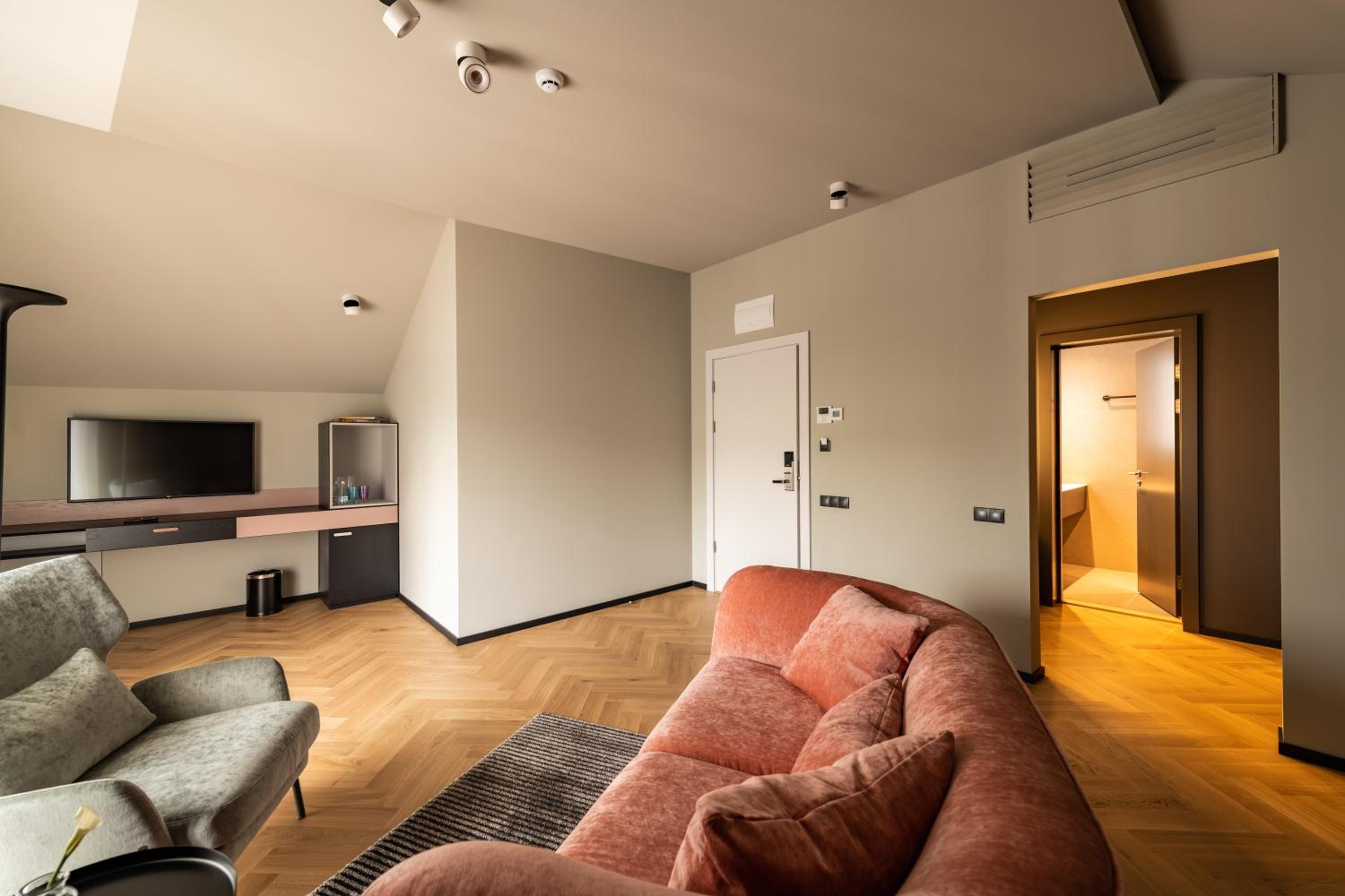 Superior King Room - Photo 4