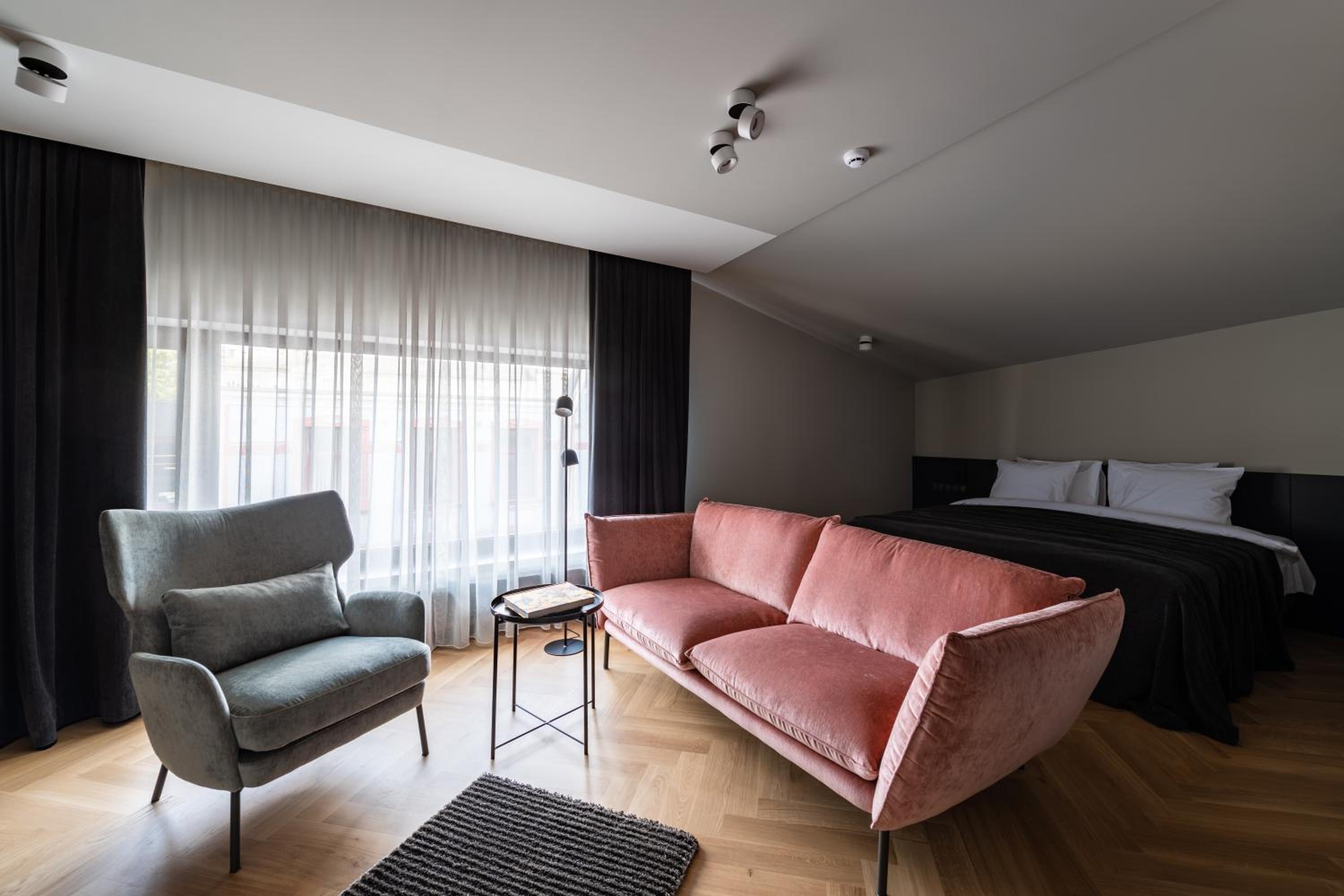 Superior King Room - Photo 10