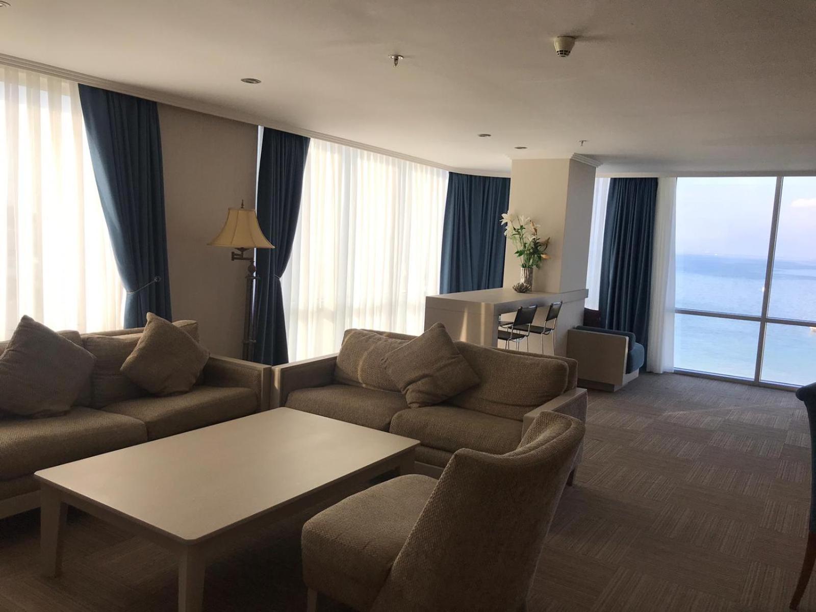 Executive Suite - Photo 5