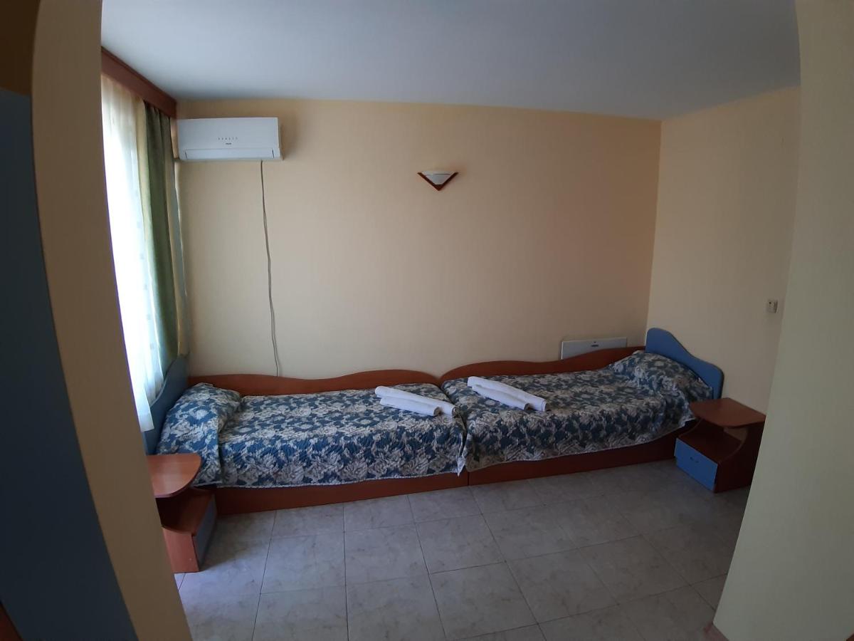 Standard Twin Room photo 3