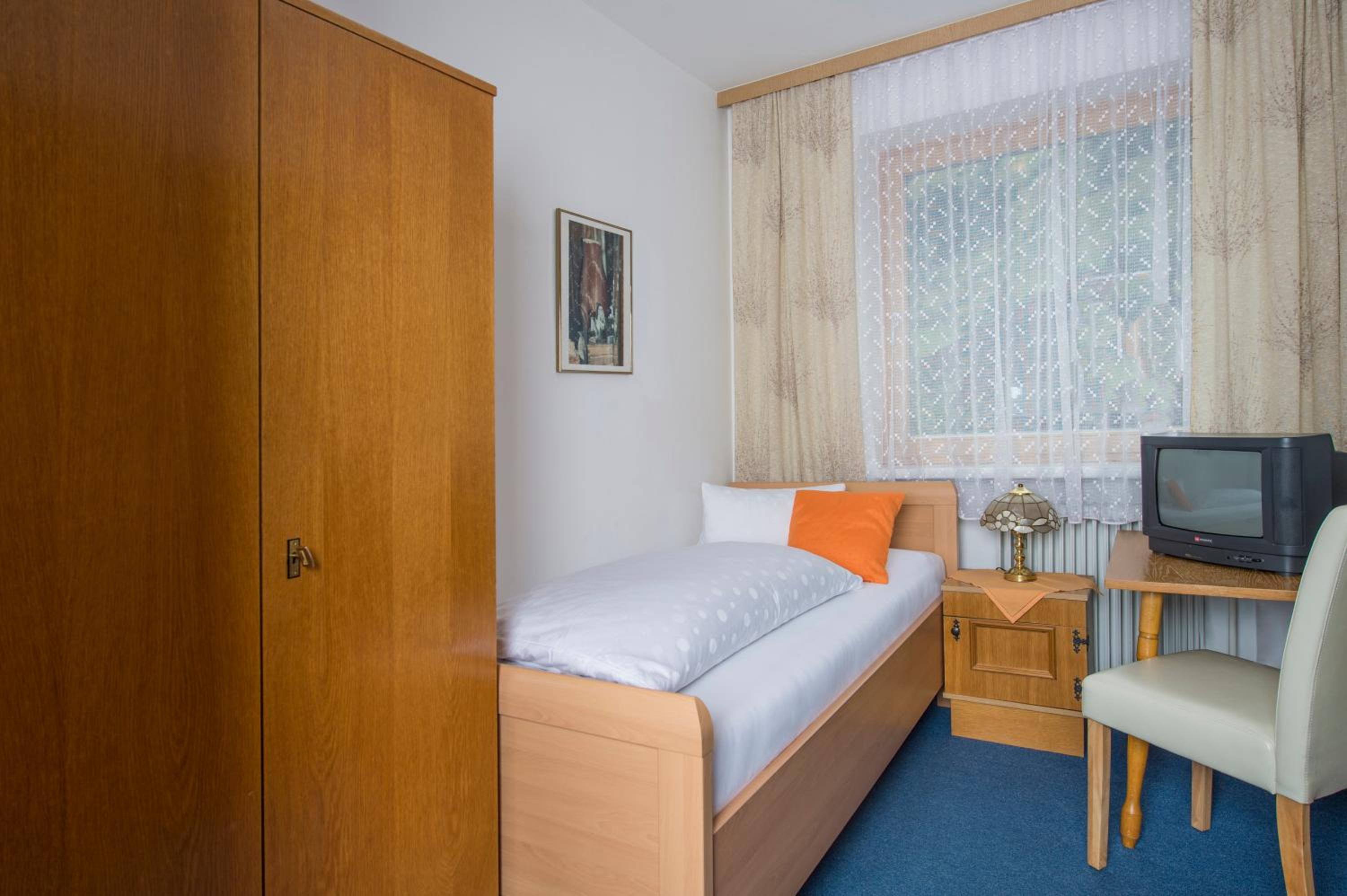 Small Single Room photo 1