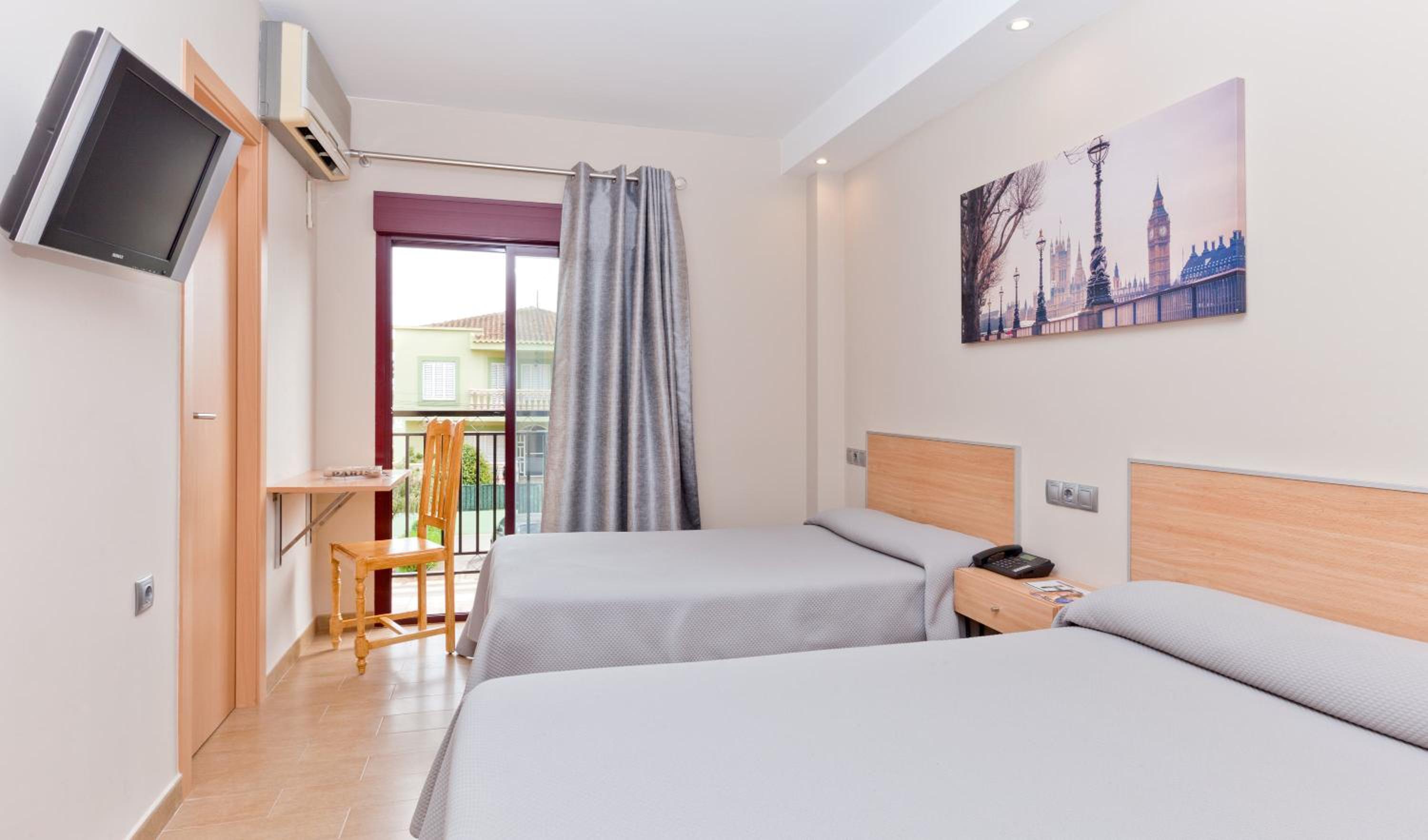 Double or Twin Room photo 3