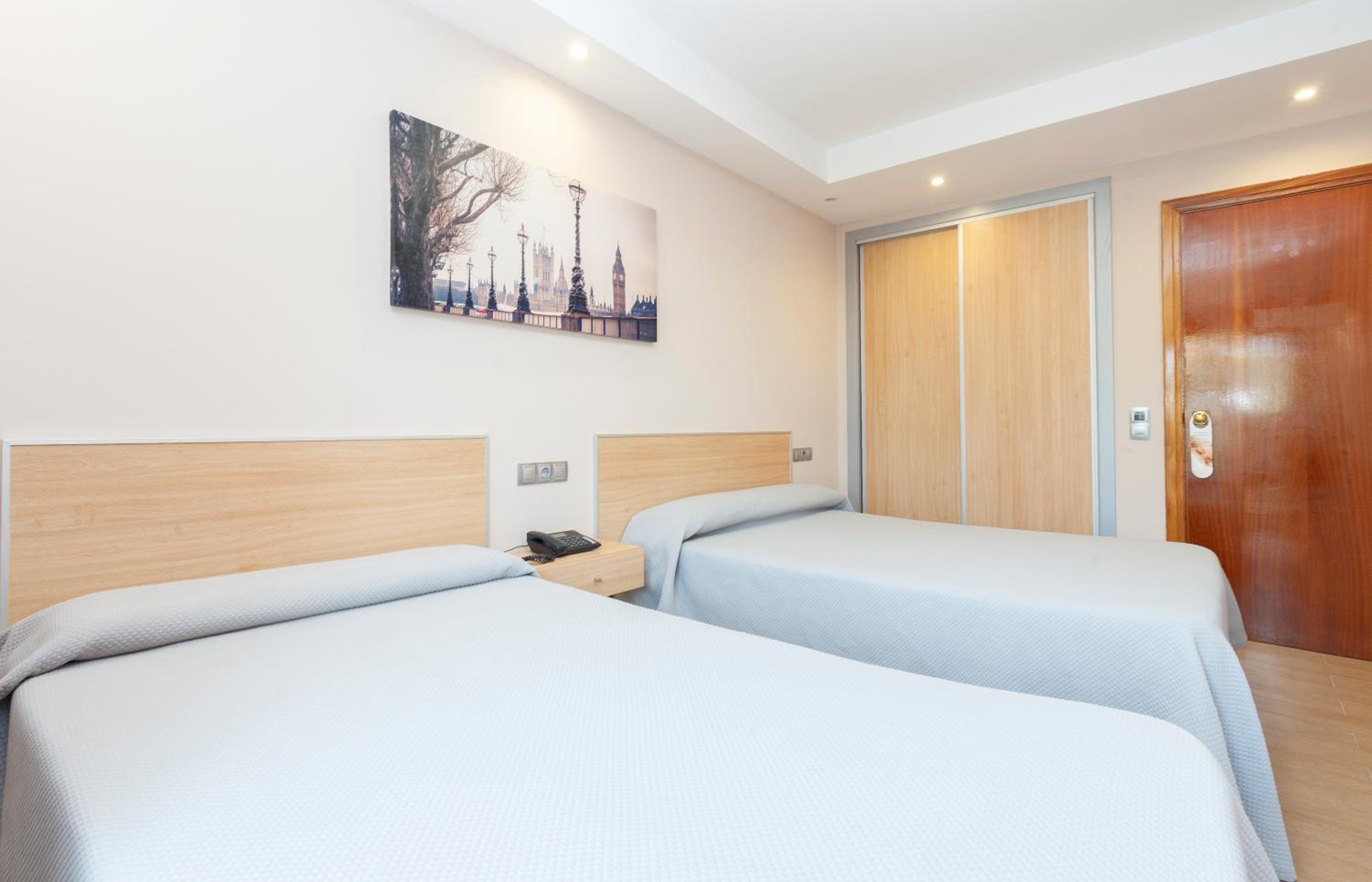 Single Room photo 3