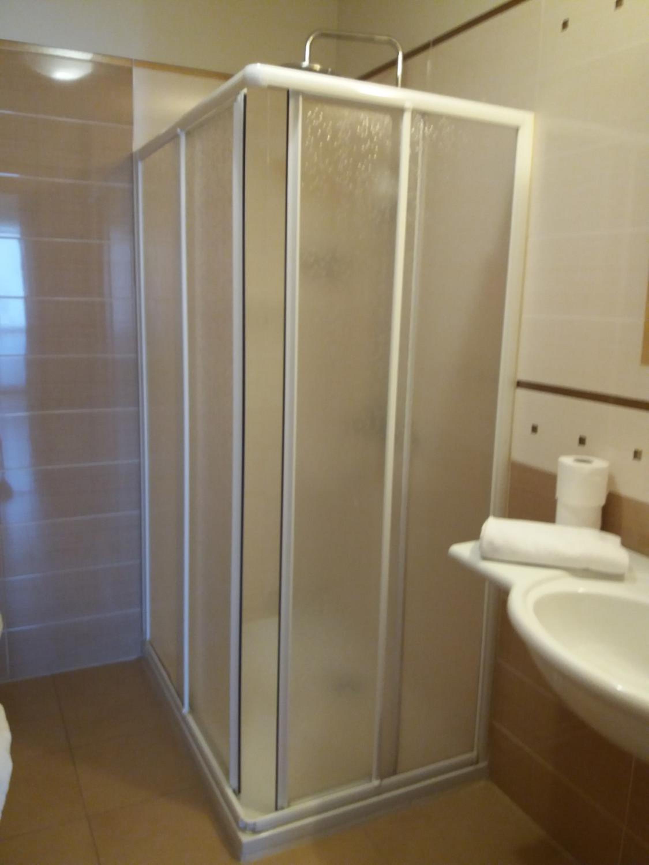 One-Bedroom Apartment - Annex - Photo 3