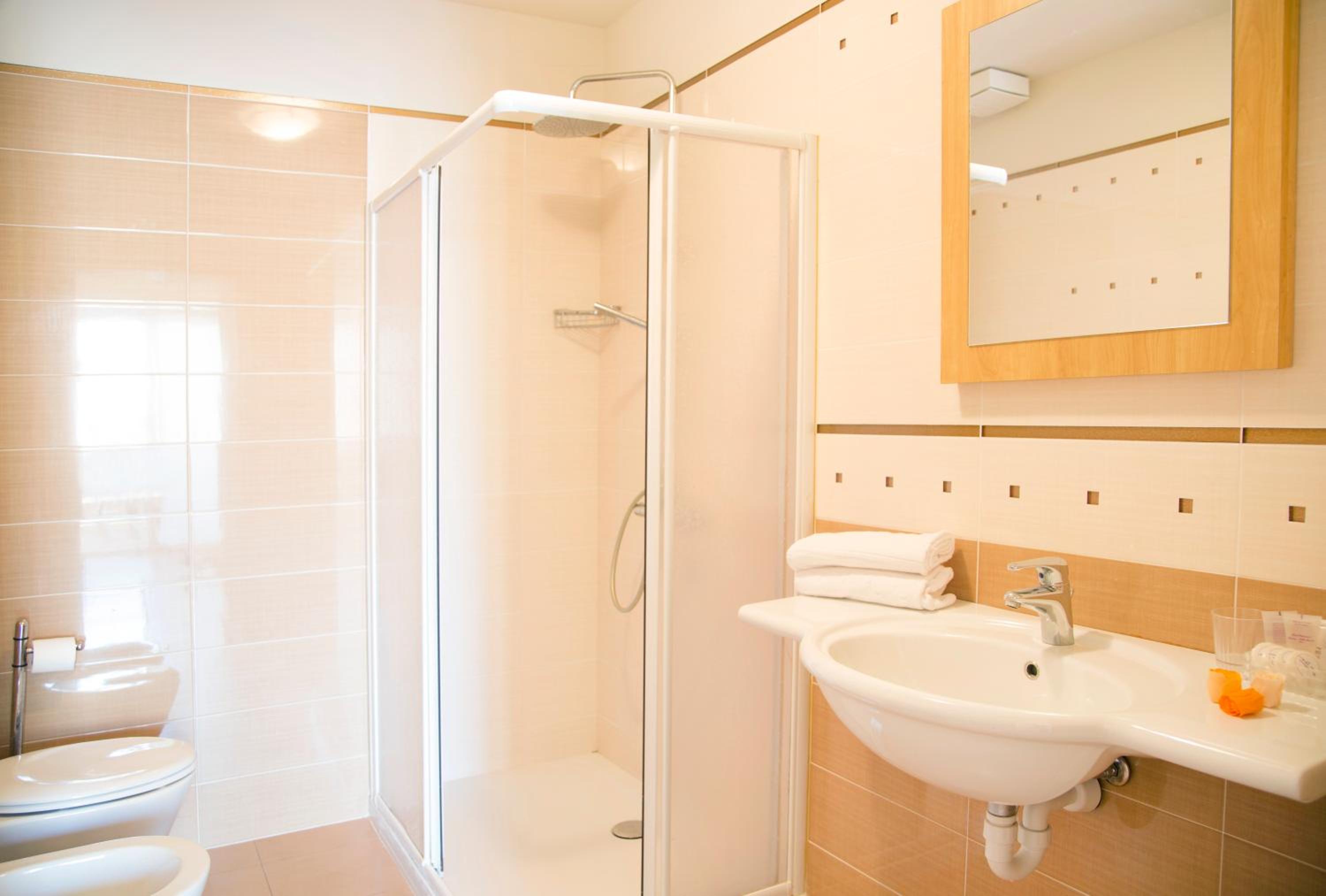 One-Bedroom Apartment - Annex - Photo 3