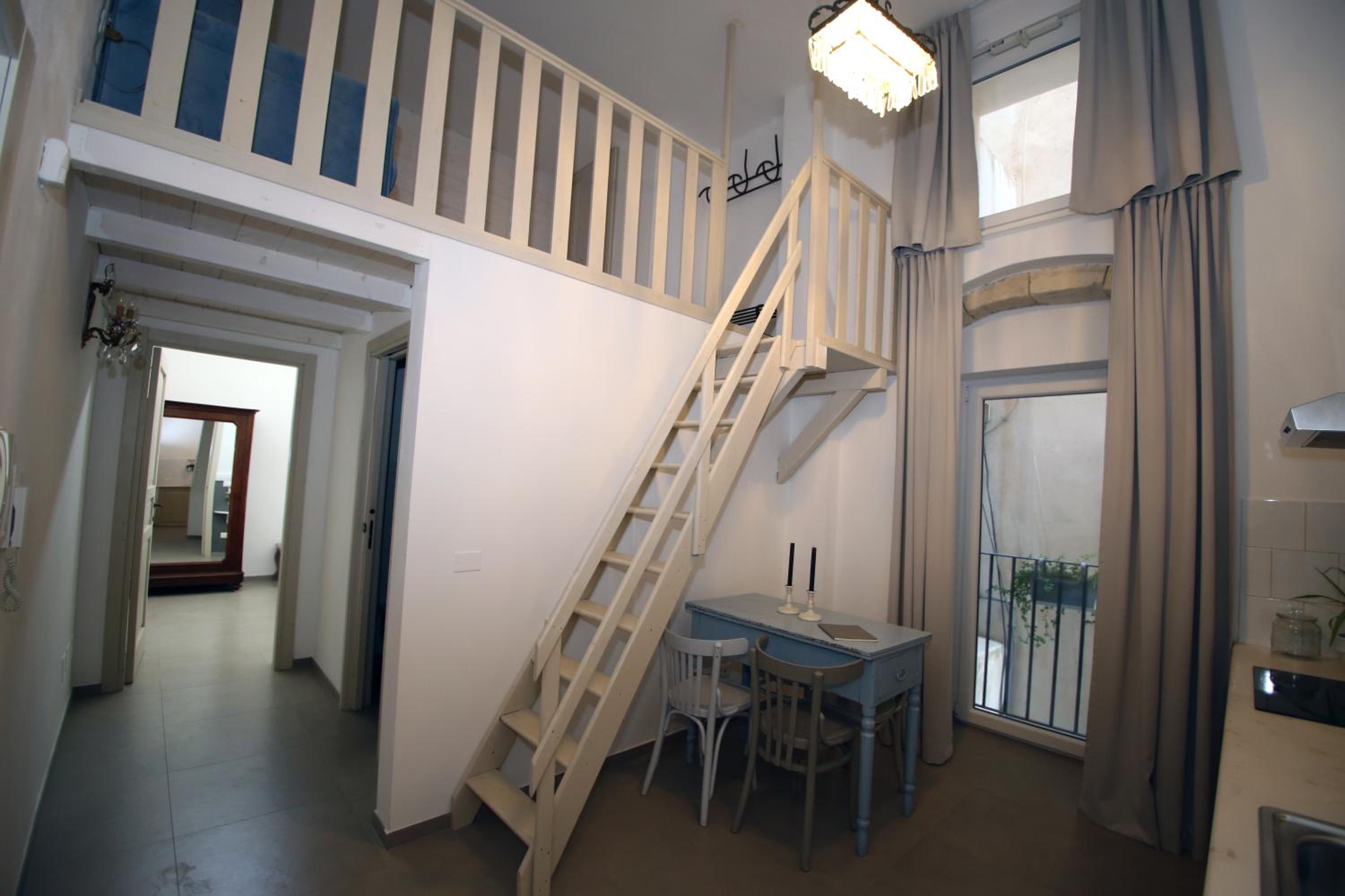 Deluxe Junior Suite - Photo 1