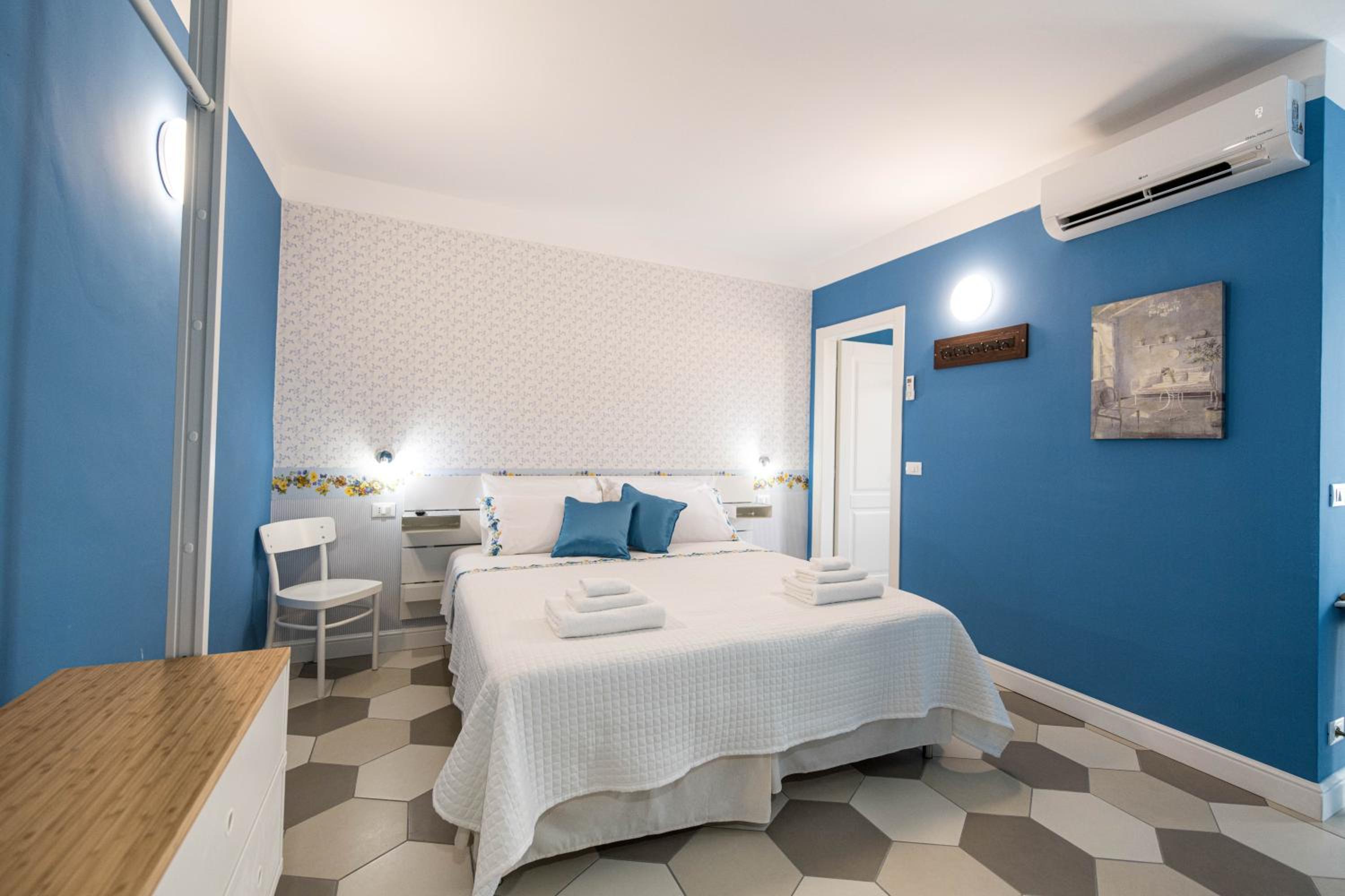 Standard Double or Twin Room - Photo 7