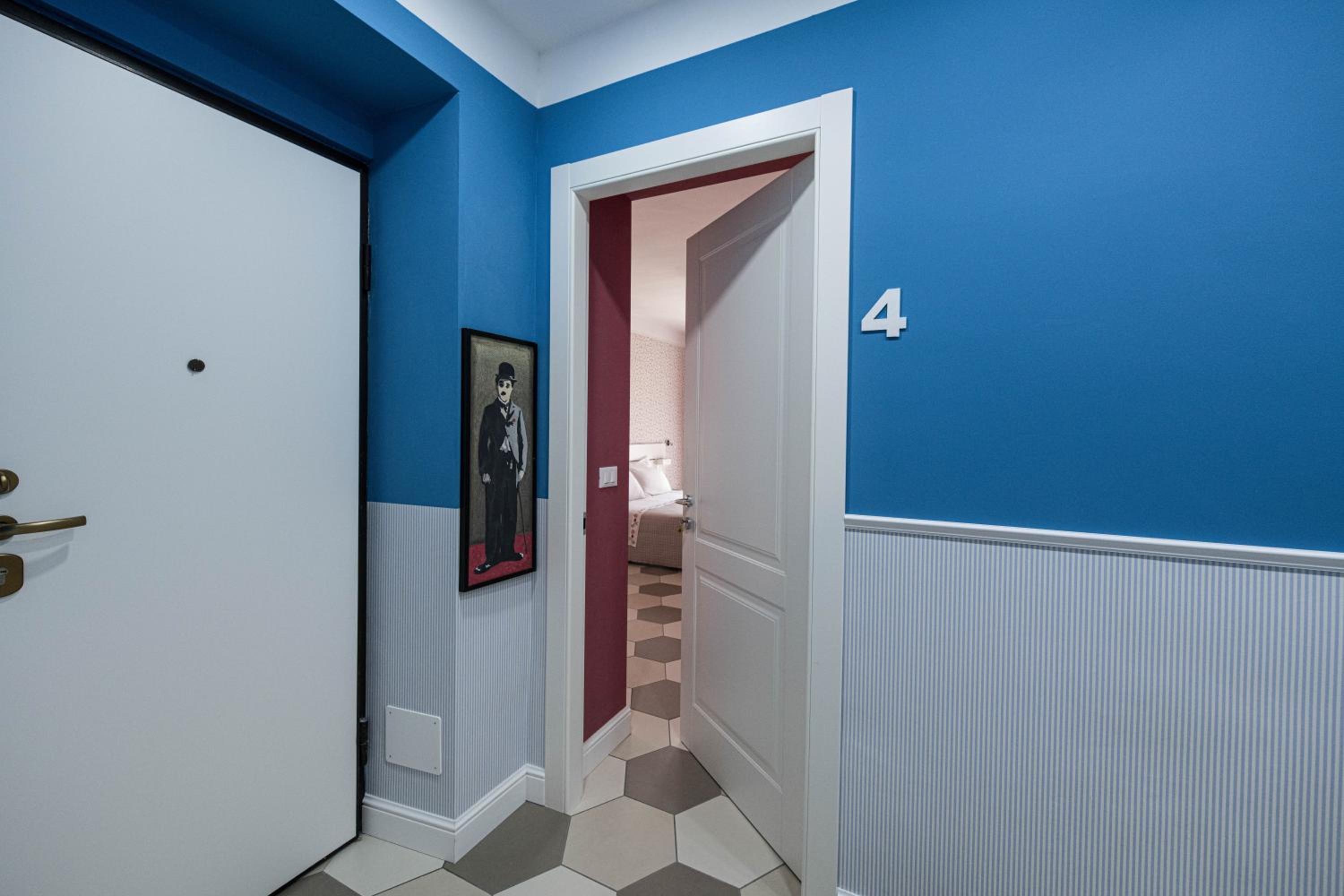 Standard Double or Twin Room - Photo 8