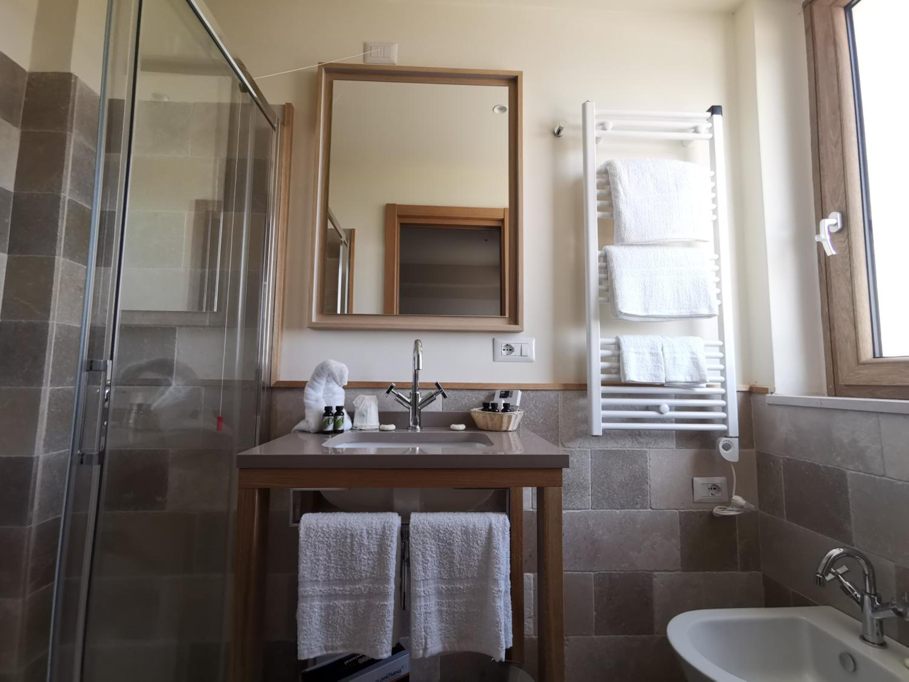 Double Room with Sea View - Photo 9