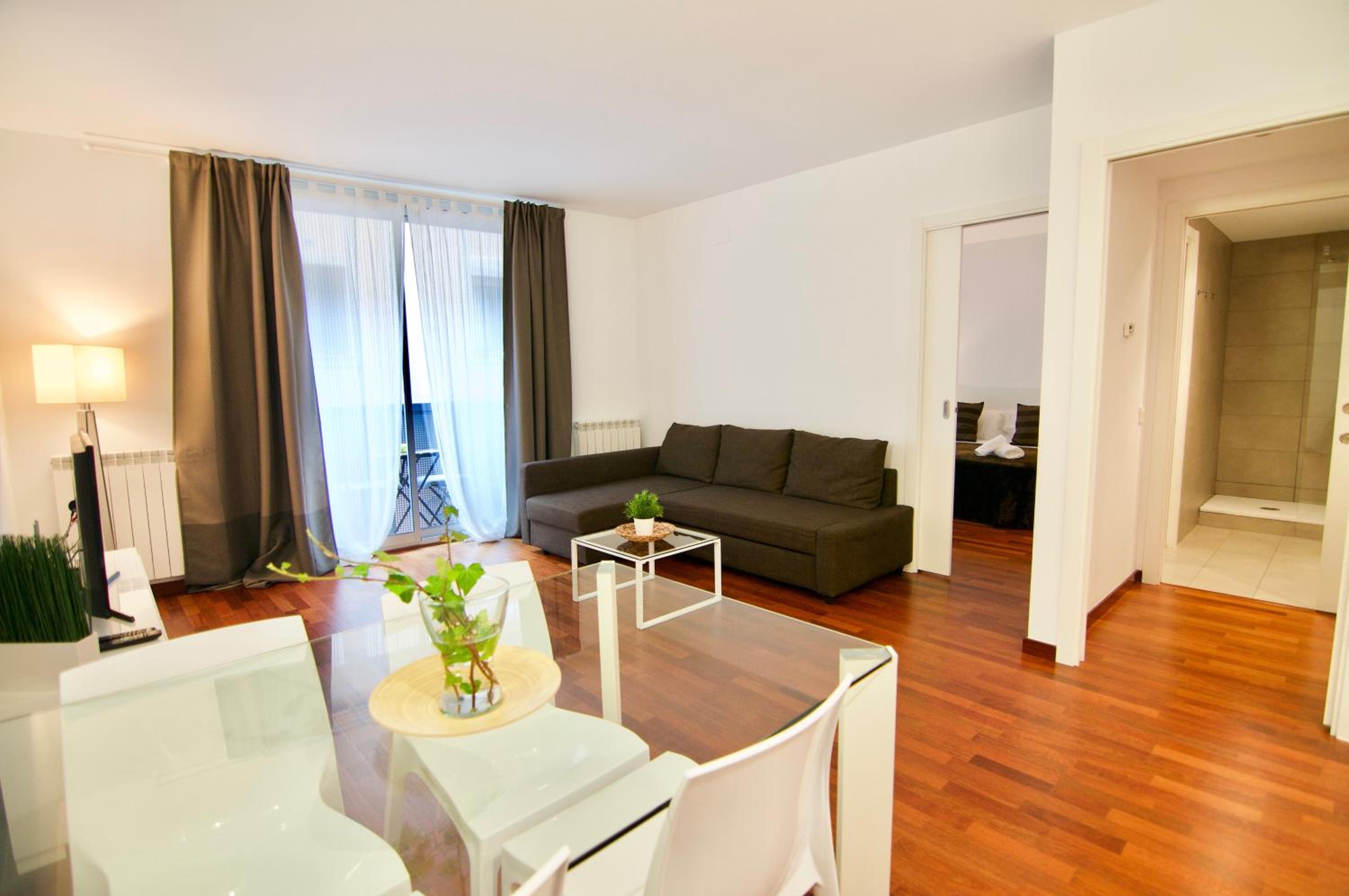 Apartment with Balcony photo 2
